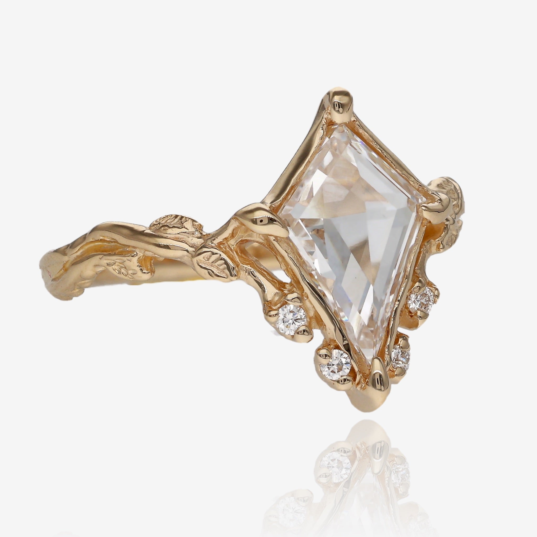Faerie Crown Kite Diamond Yellow Gold Wedding Set