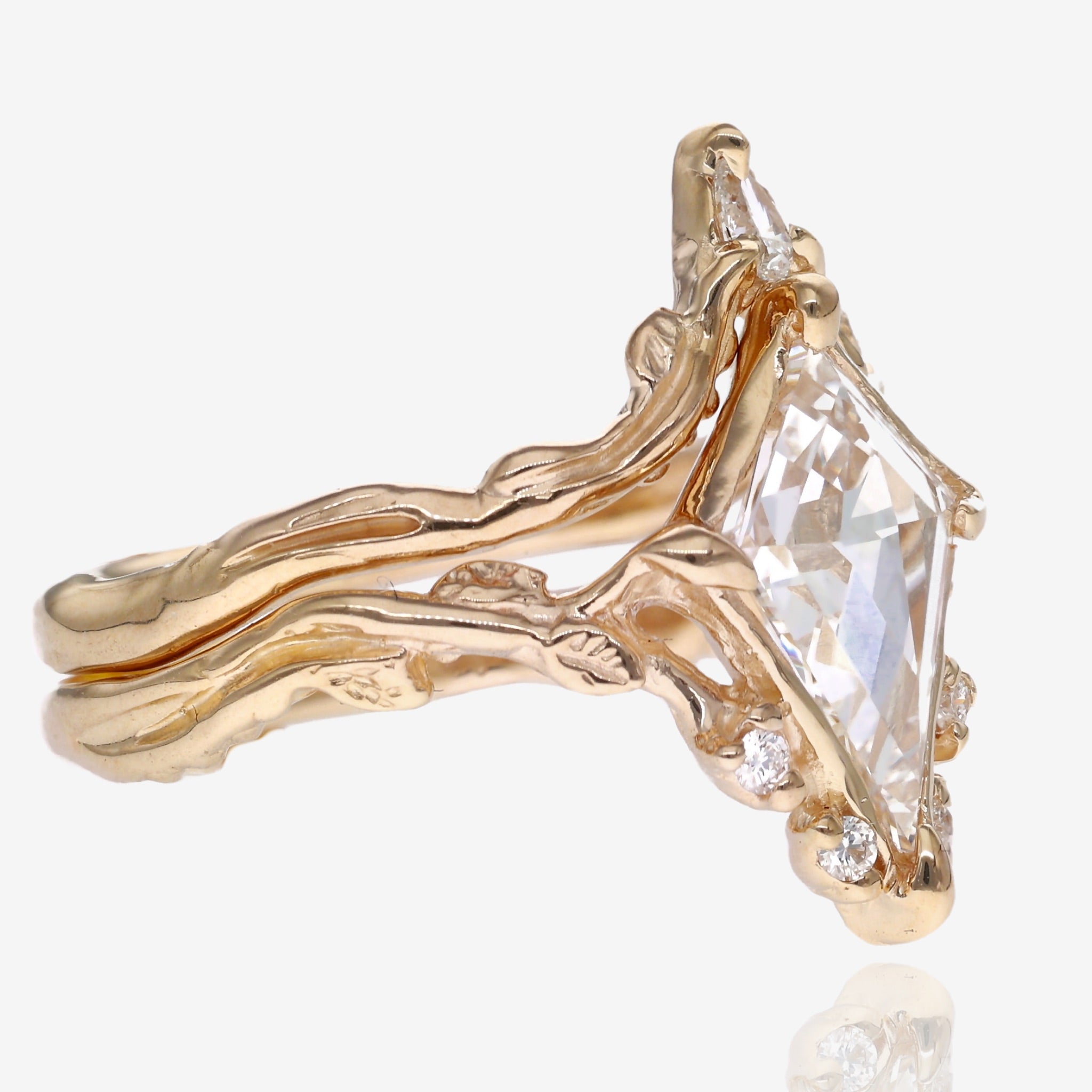 Faerie Crown Kite Diamond Yellow Gold Wedding Set