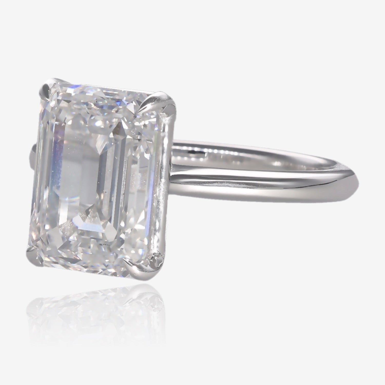 In Walks the Queen Diamond Ring