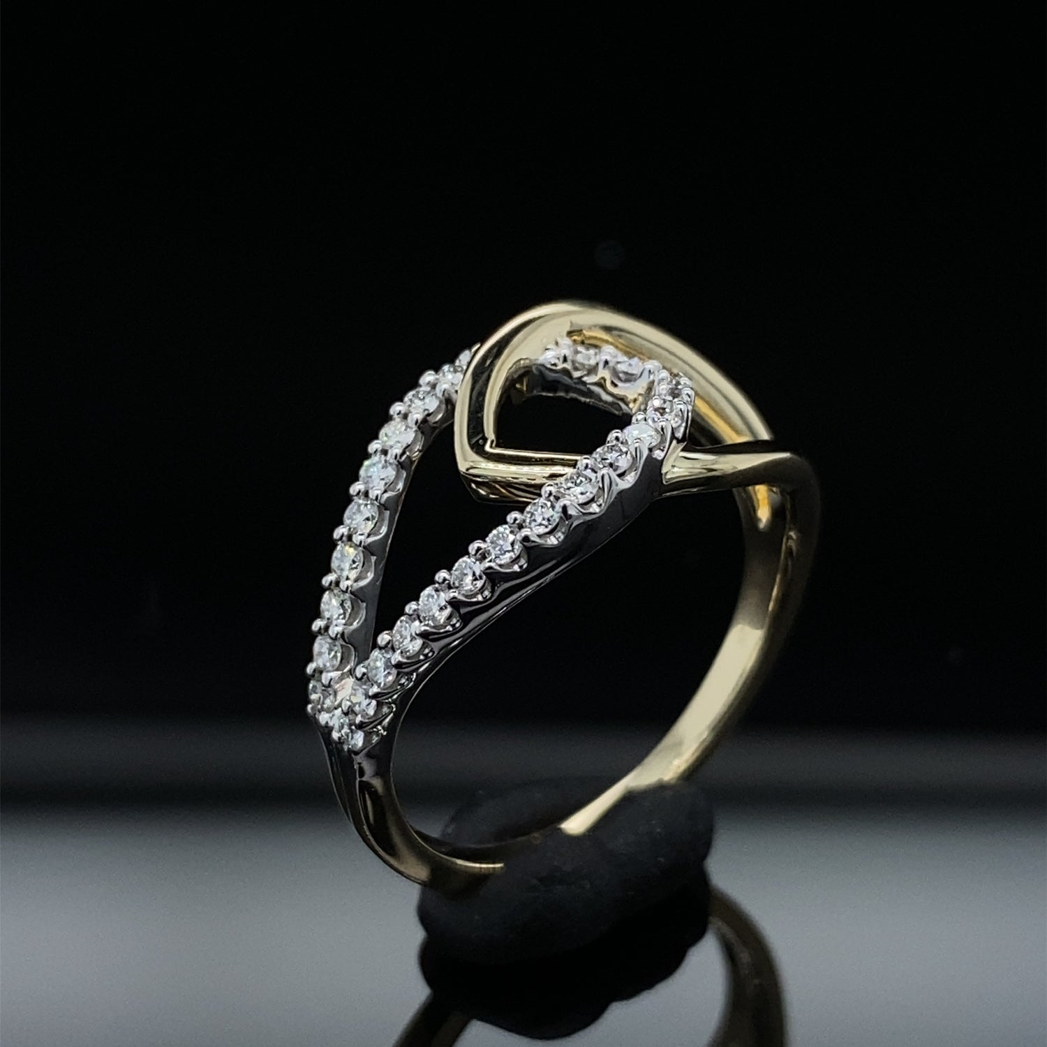Links of Love Gold and Diamonds 1/4ct Ring