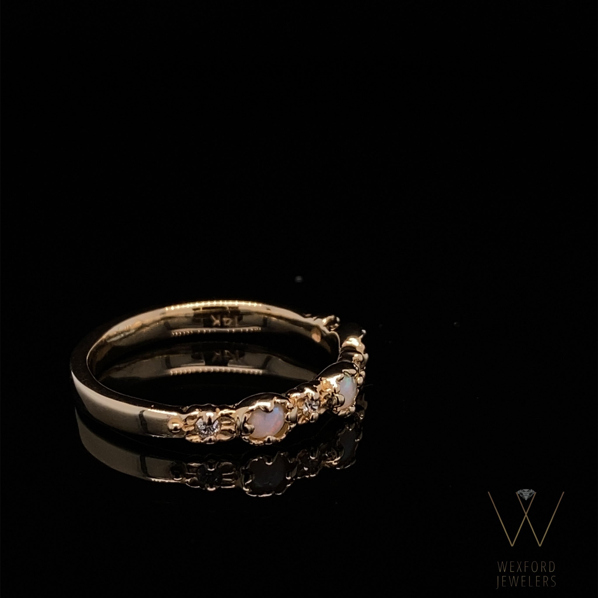 Yellow Gold Opal & Dia Treasure band