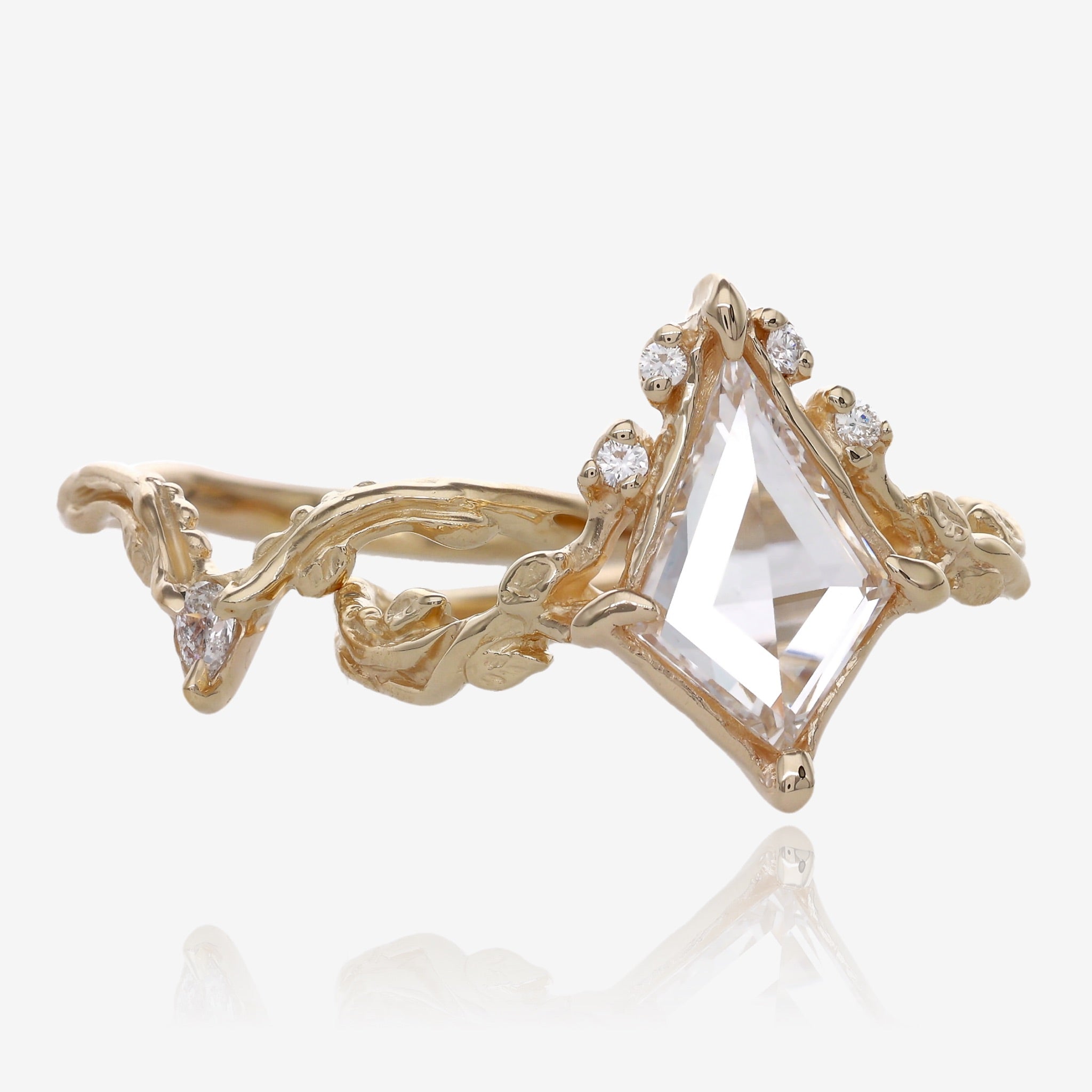 Faerie Crown Kite Diamond Yellow Gold Wedding Set
