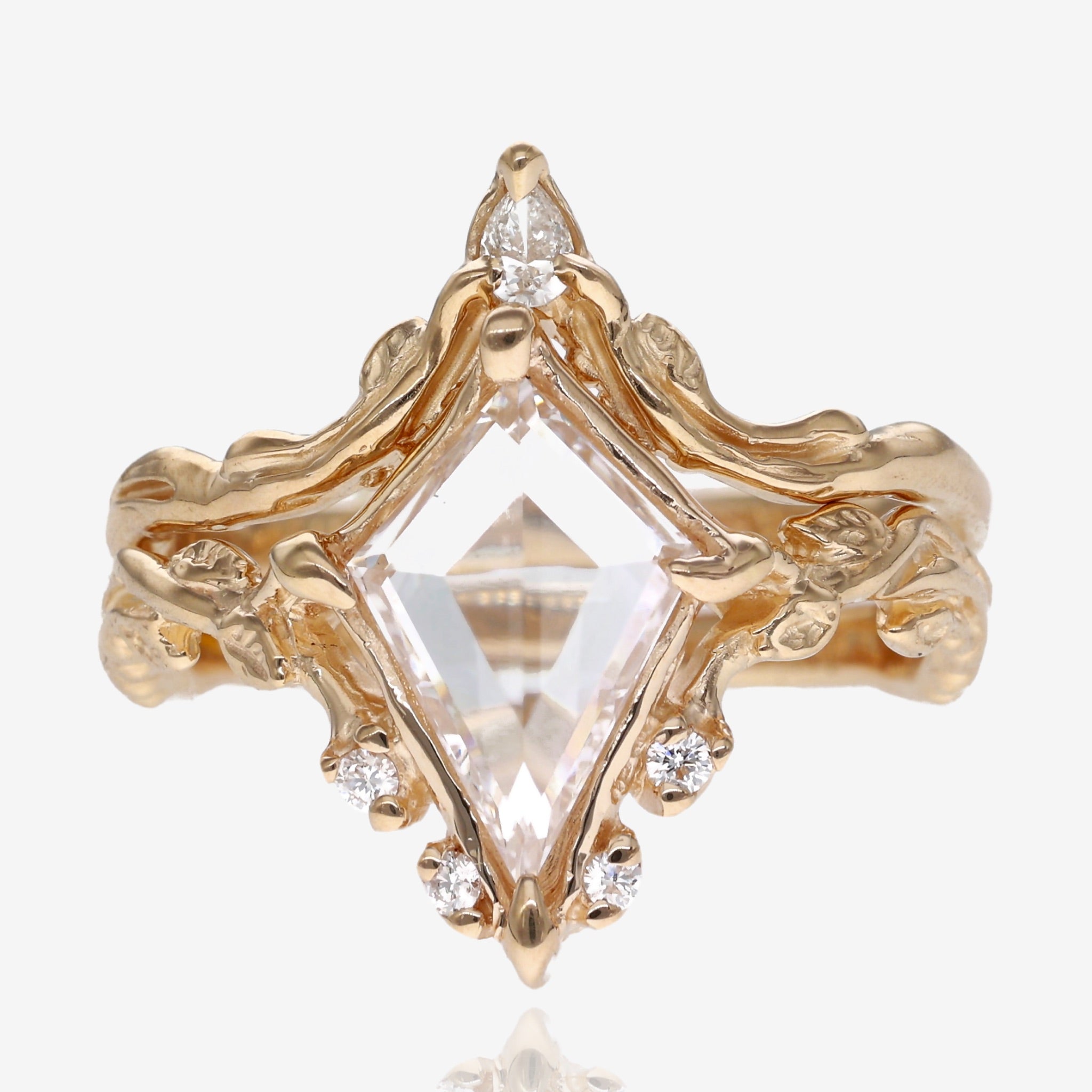 Faerie Crown Kite Diamond Yellow Gold Wedding Set