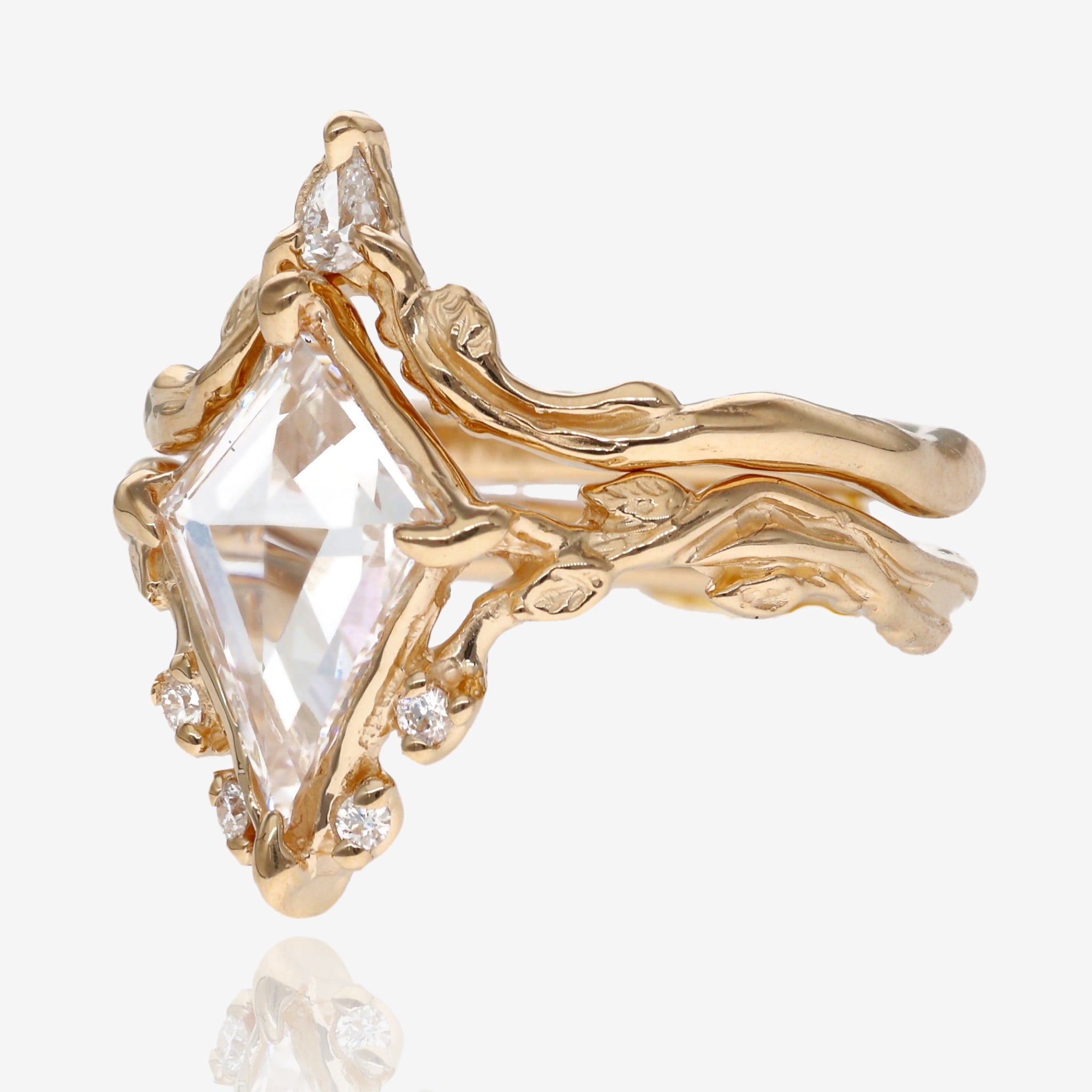 Faerie Crown Kite Diamond Yellow Gold Wedding Set