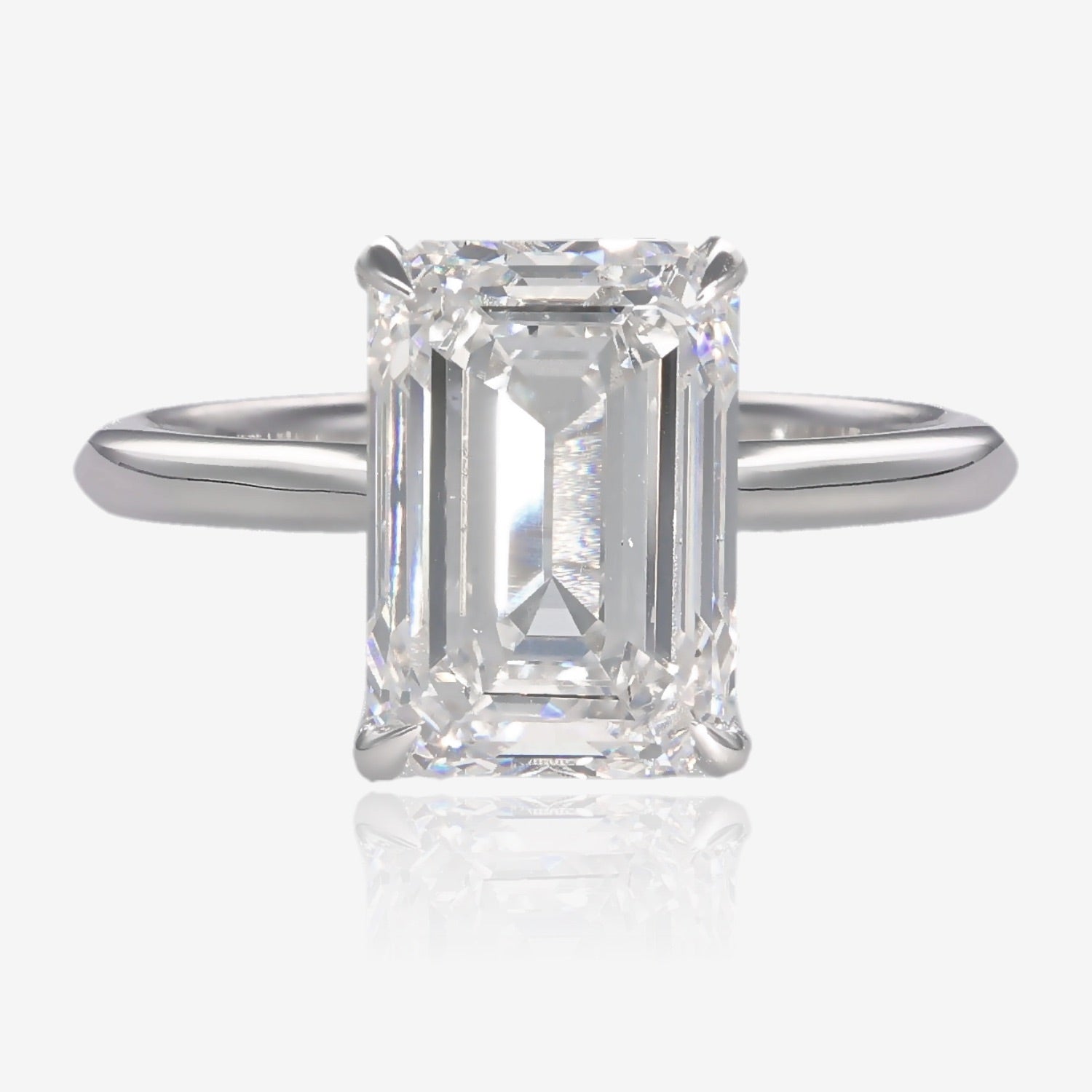 In Walks the Queen Diamond Ring