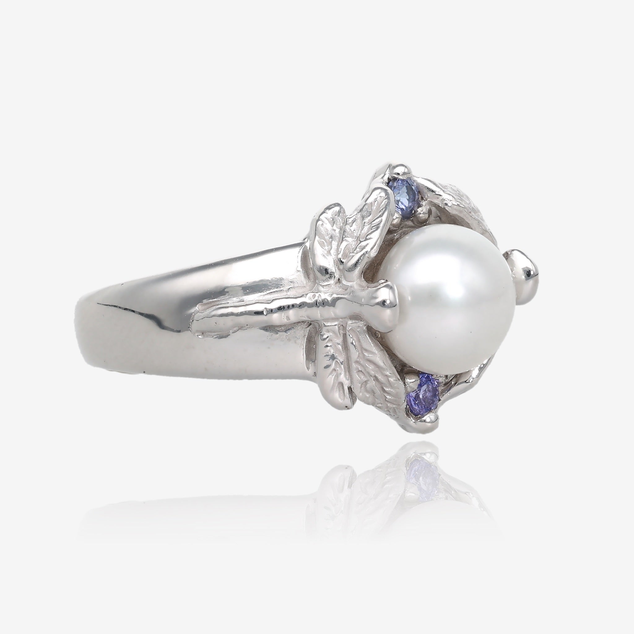 Dewdrop Pearl Ring with Twin Dragonflies