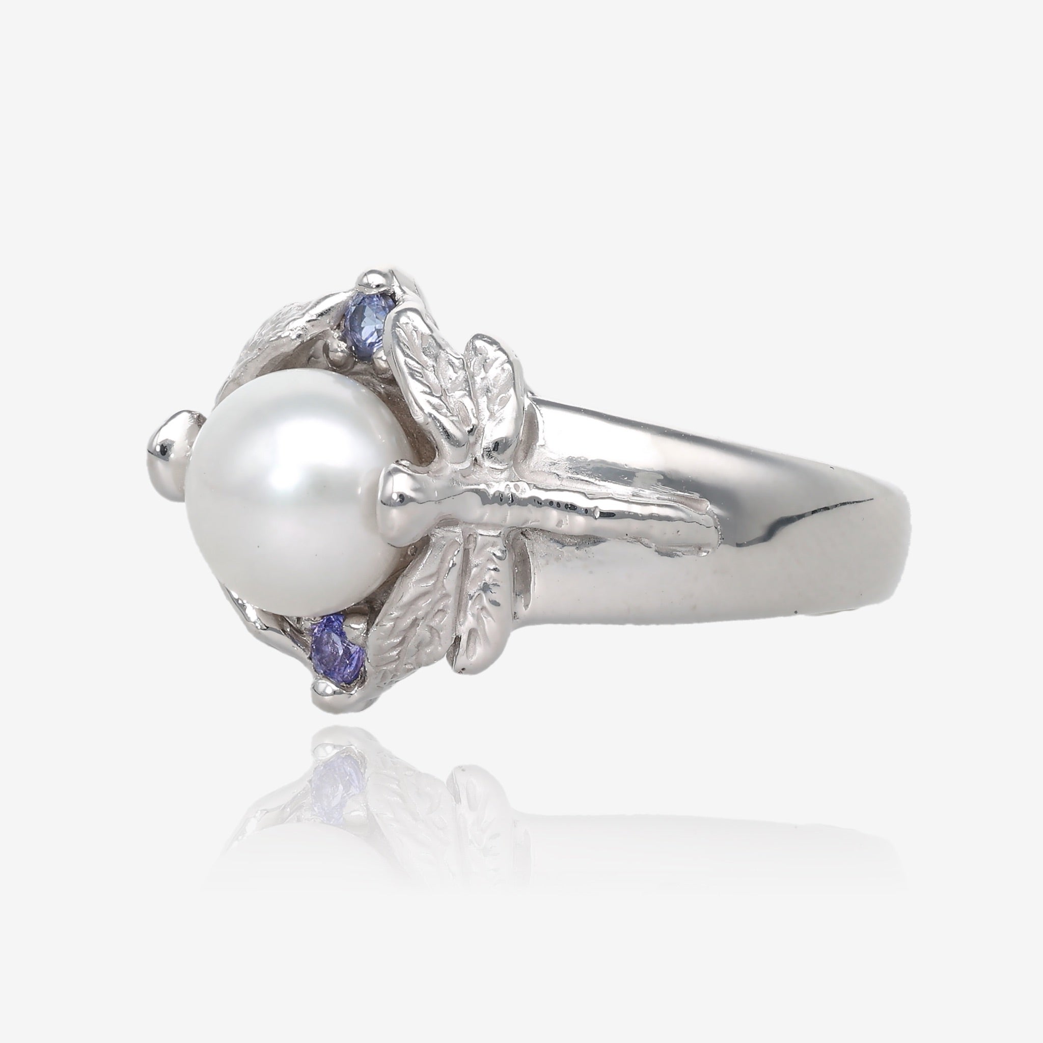 Dewdrop Pearl Ring with Twin Dragonflies