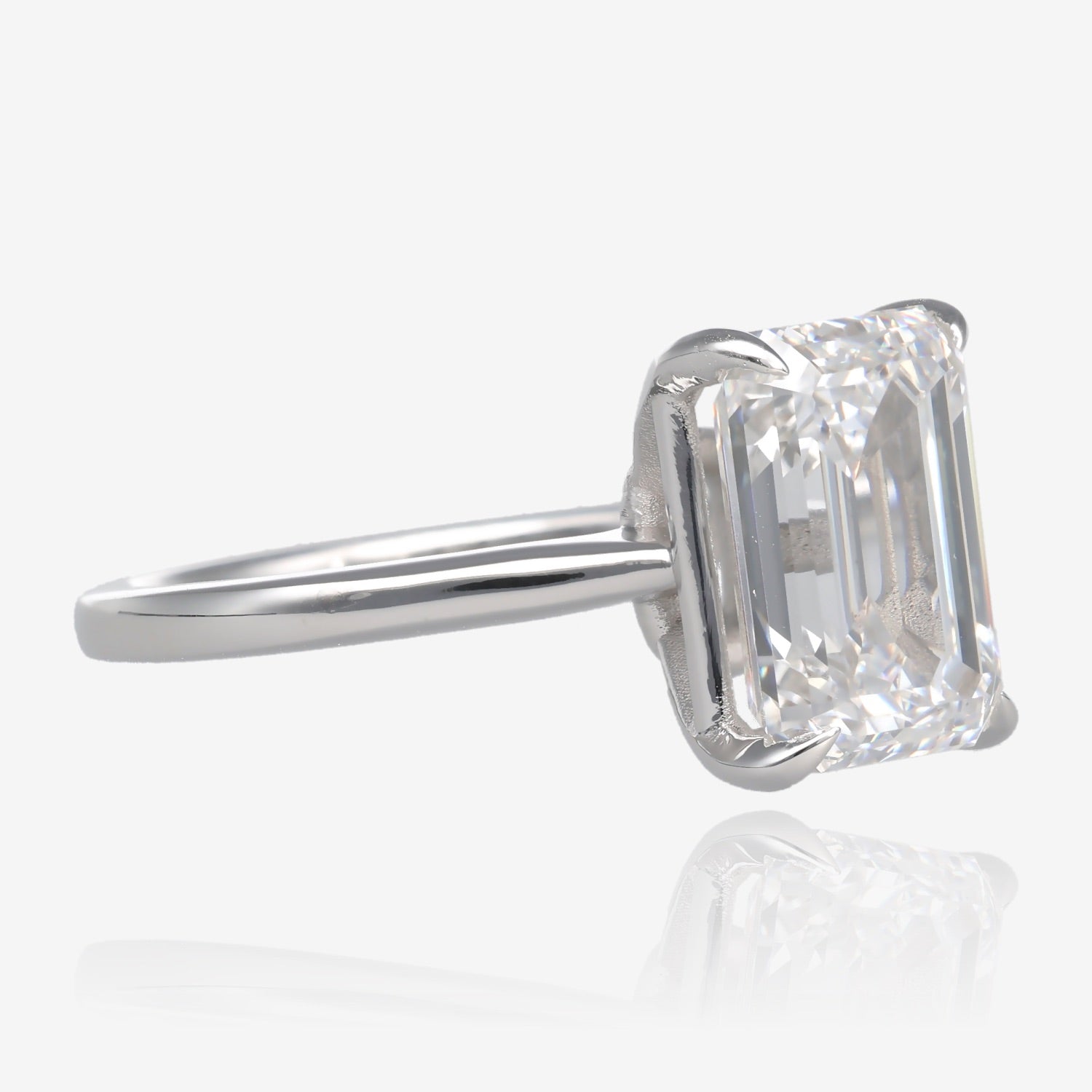 In Walks the Queen Diamond Ring