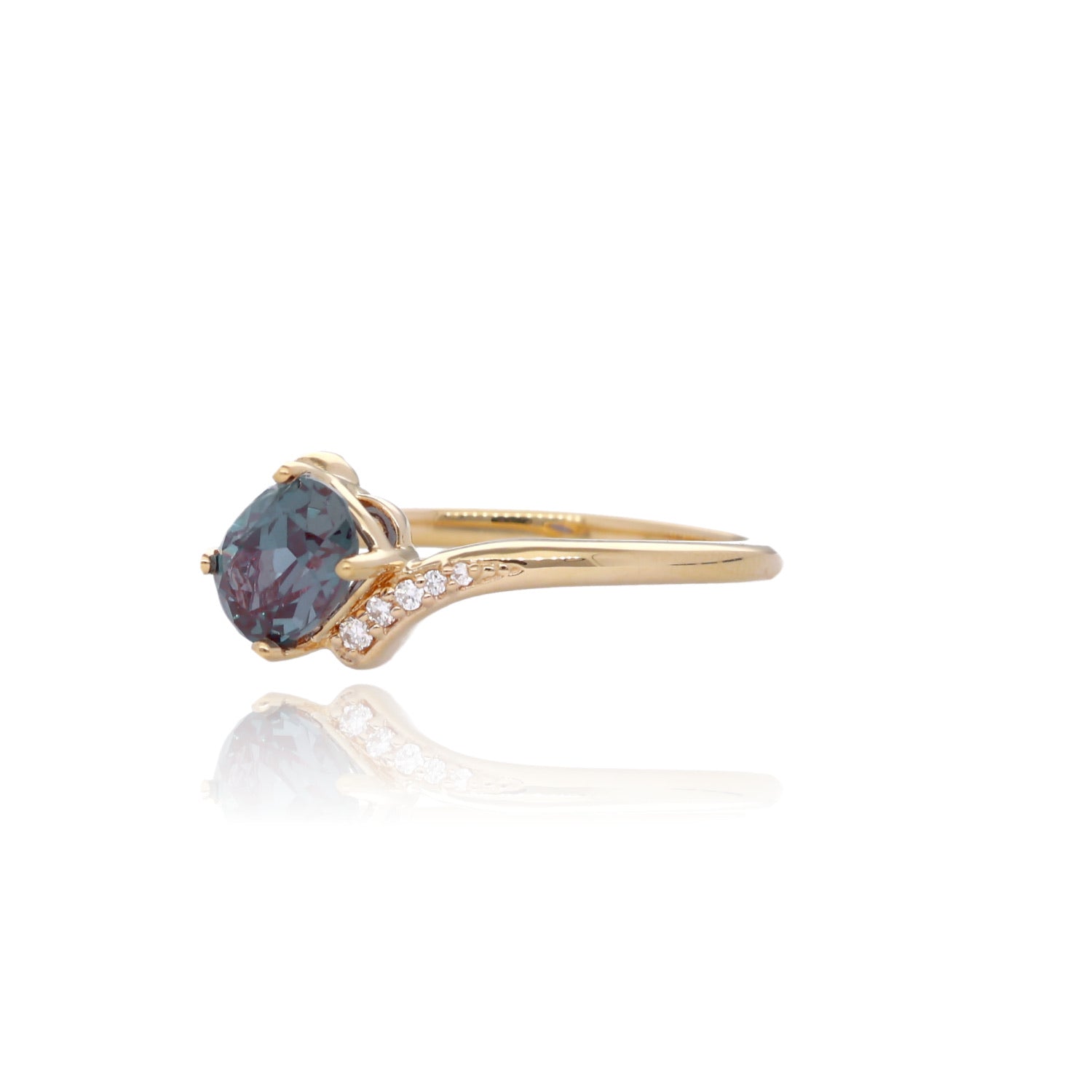 Classical Curve Alexandrite Ring in Yellow Gold