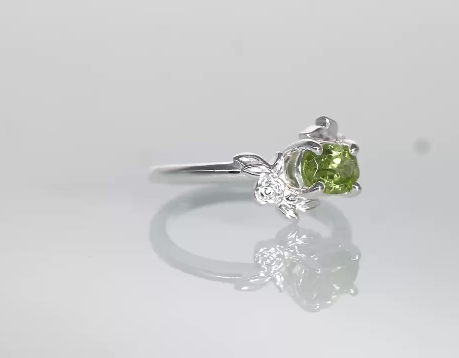 Precious Blossom Peridot Ring in Silver