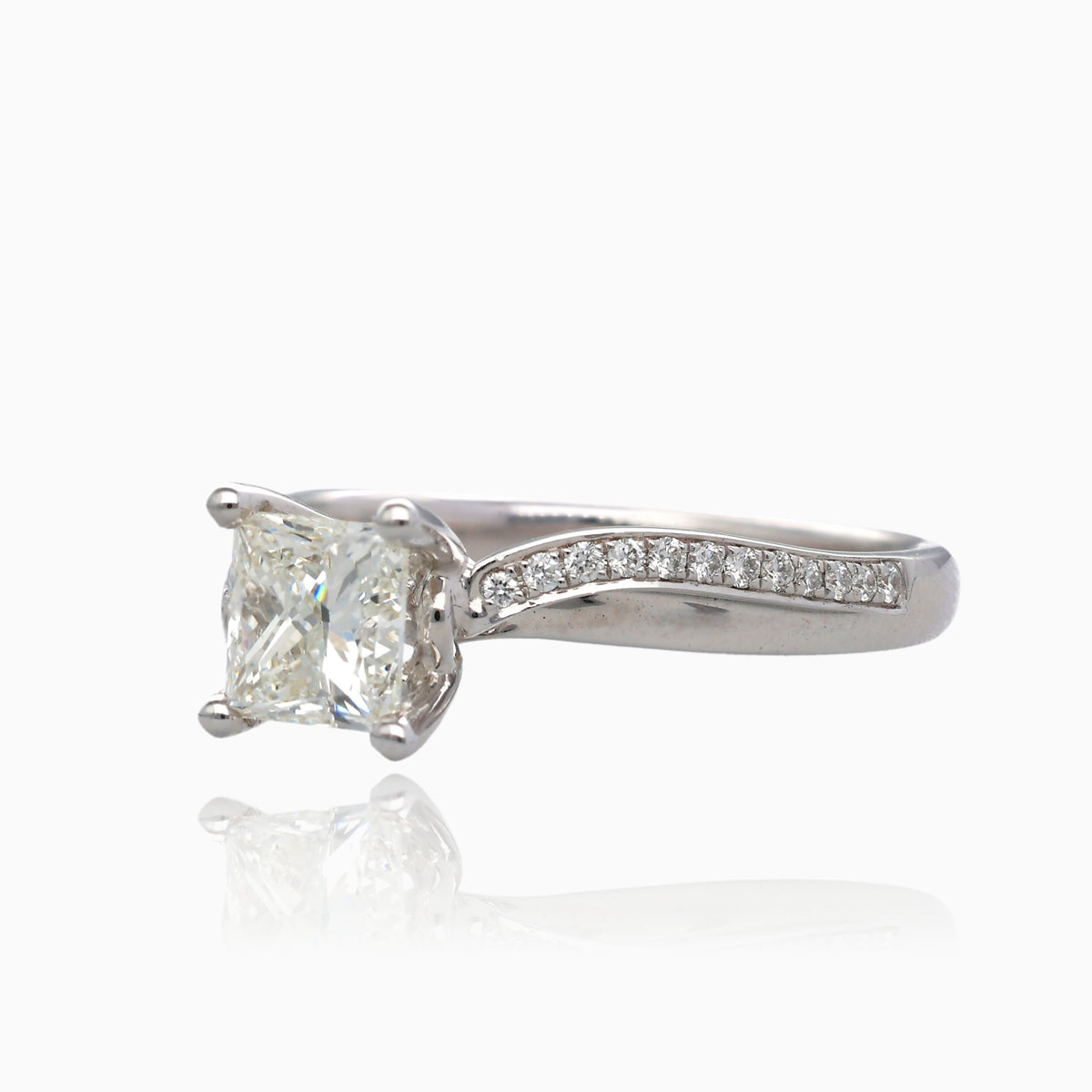 Brilliant Twist 1ct Princess Cut Wedding Ring