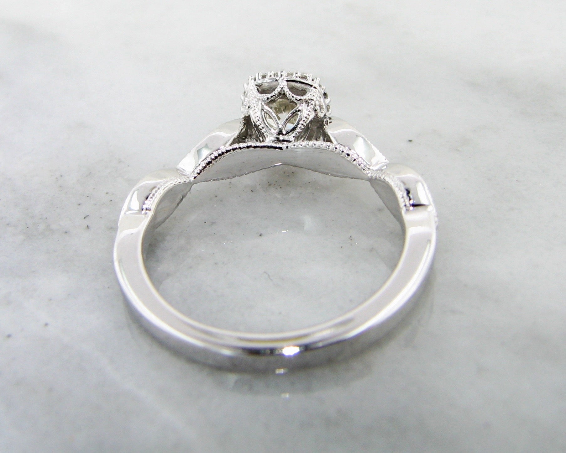 Available for sizes 6-8*Enter your finger size in purchase comments*
0.89ct TDW
14K White Gold