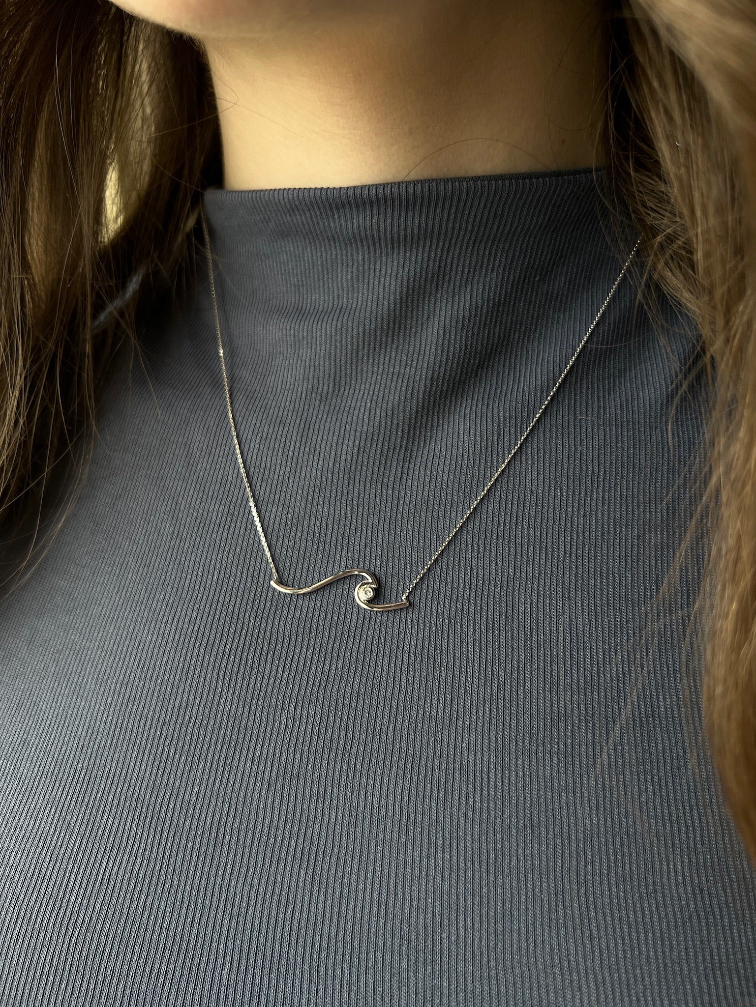 WAVE w/3PT DIAMOND ACCENT ADJ NECK (2.4g)