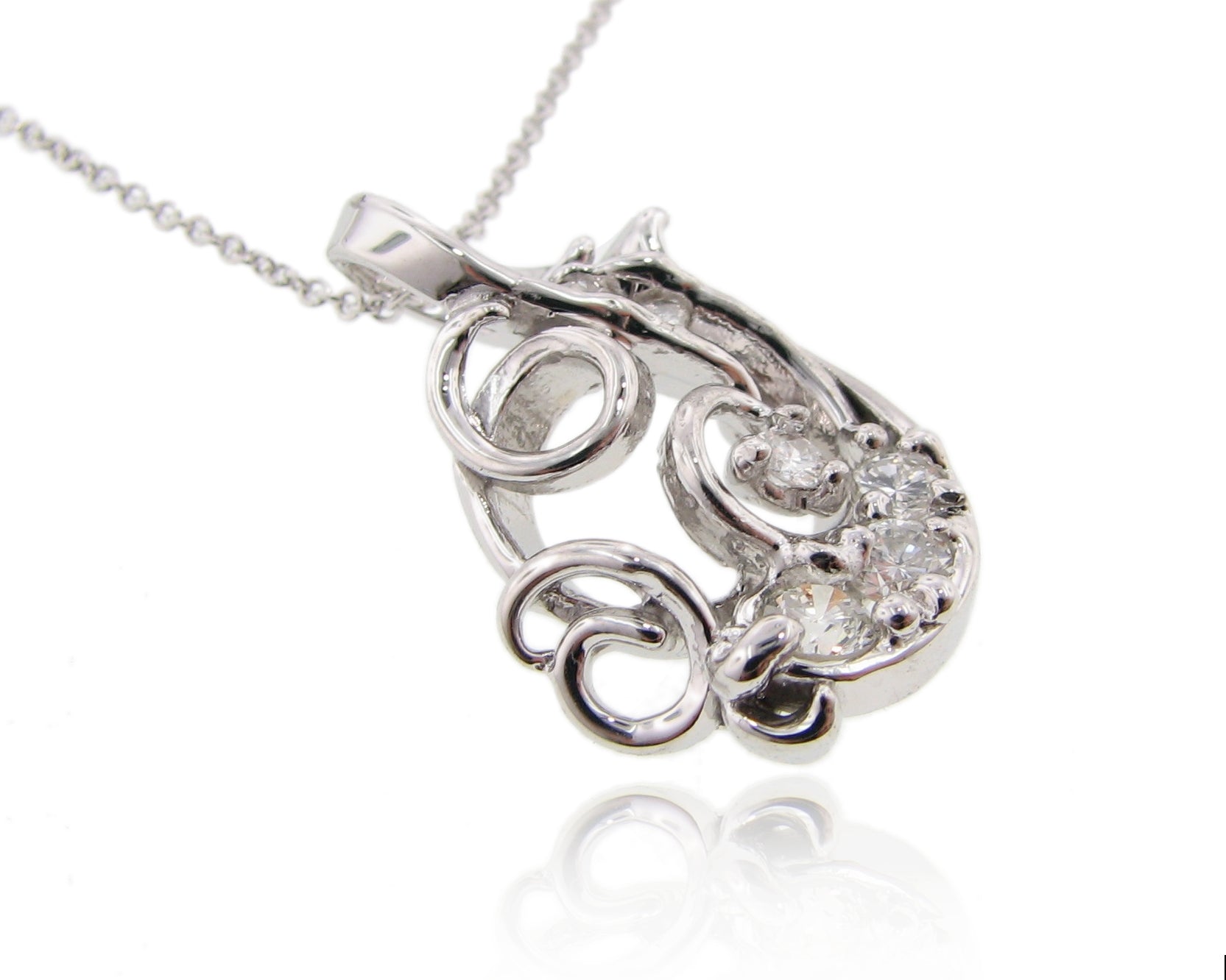 Sea Wind Pendant, White Gold & Diamond