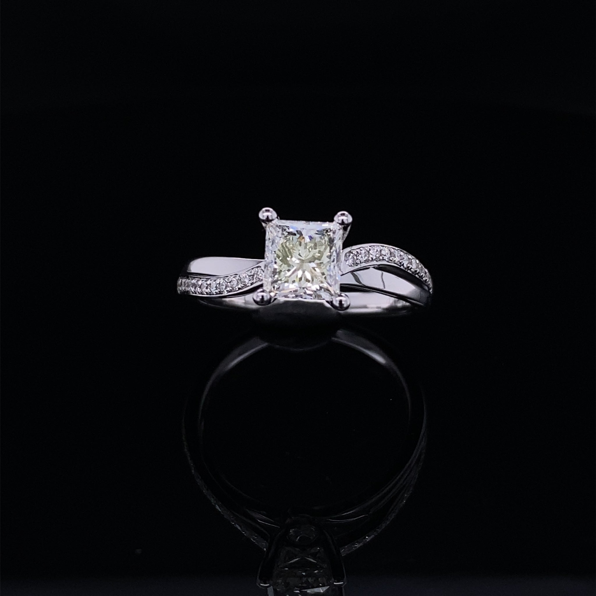 Brilliant Twist 1ct Princess Cut Wedding Ring