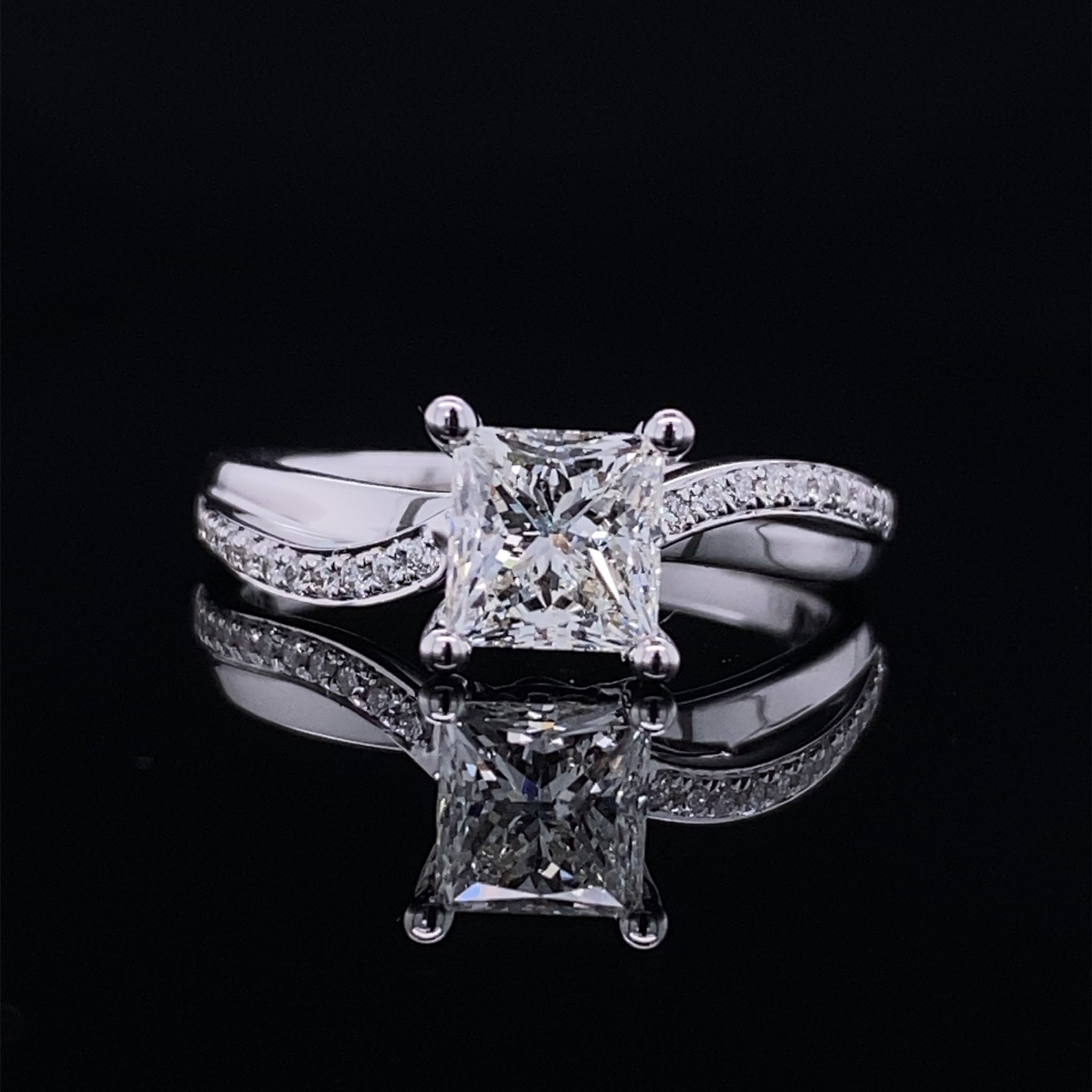 Brilliant Twist 1ct Princess Cut Wedding Ring