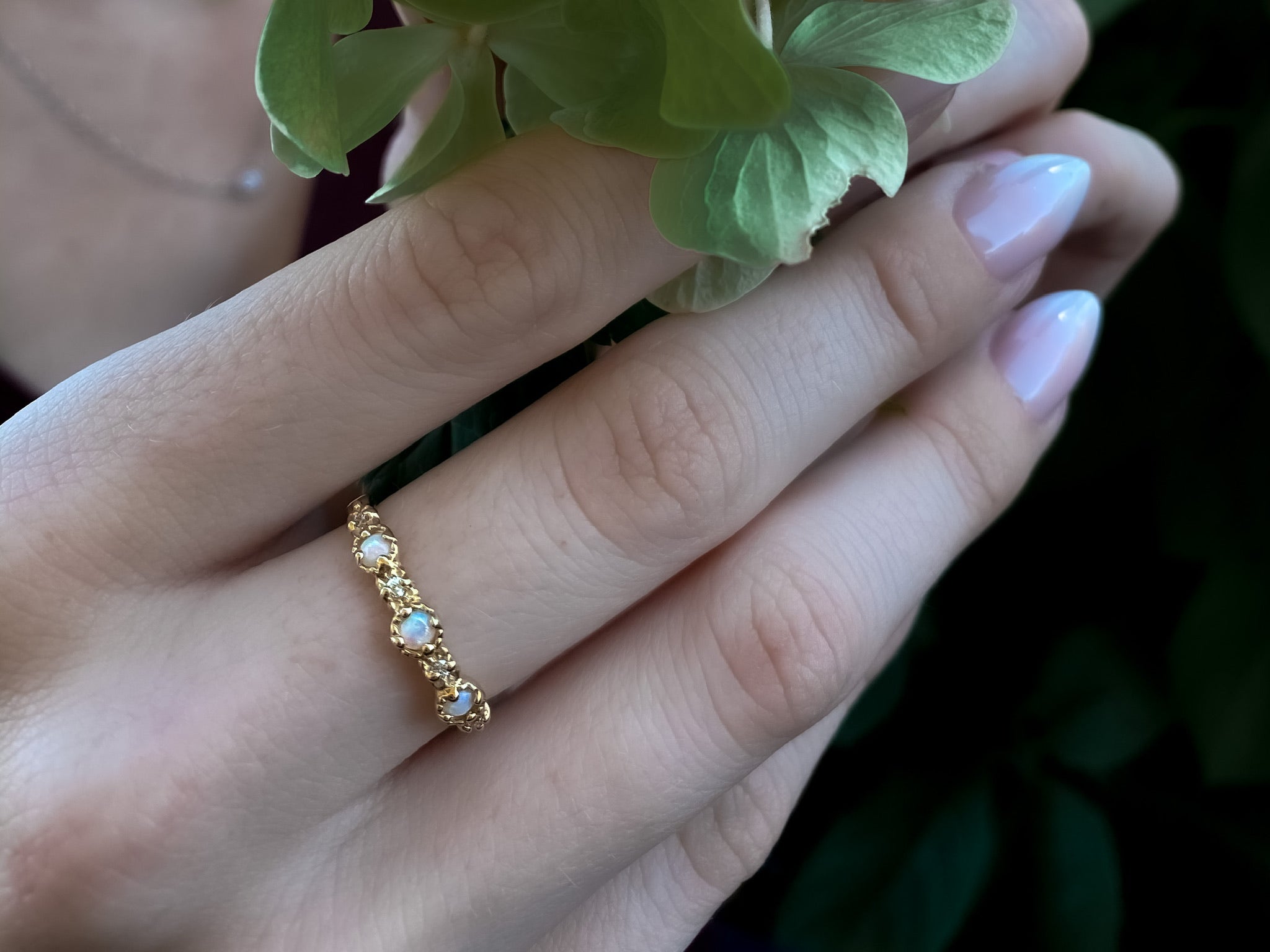 Yellow Gold Opal & Dia Treasure band