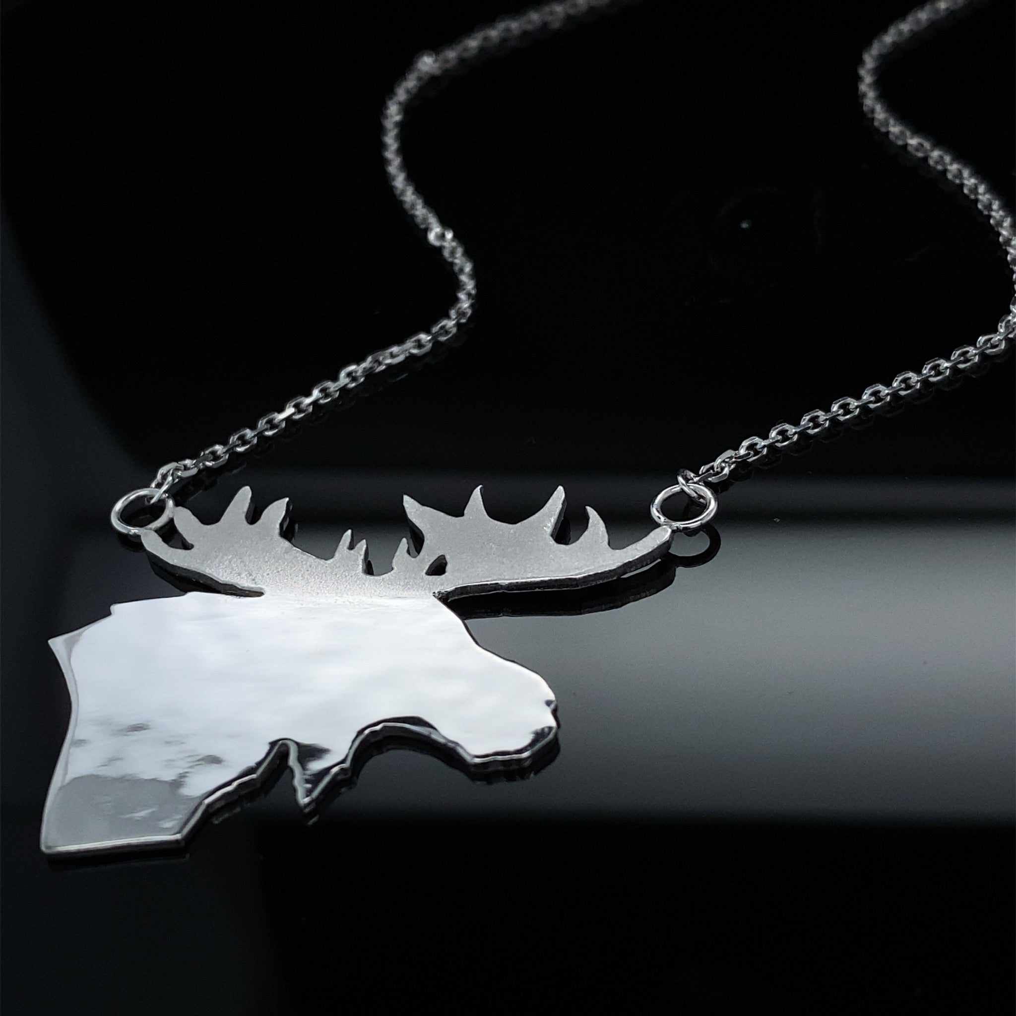 Mr. Moose Silhouette Stationary Necklace in Silver