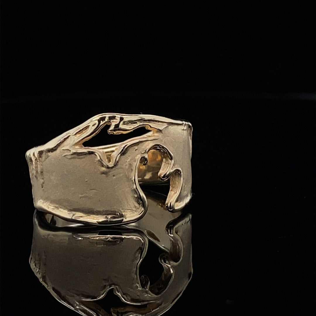 Rustic Michigan Coastline Ring in Yellow Gold