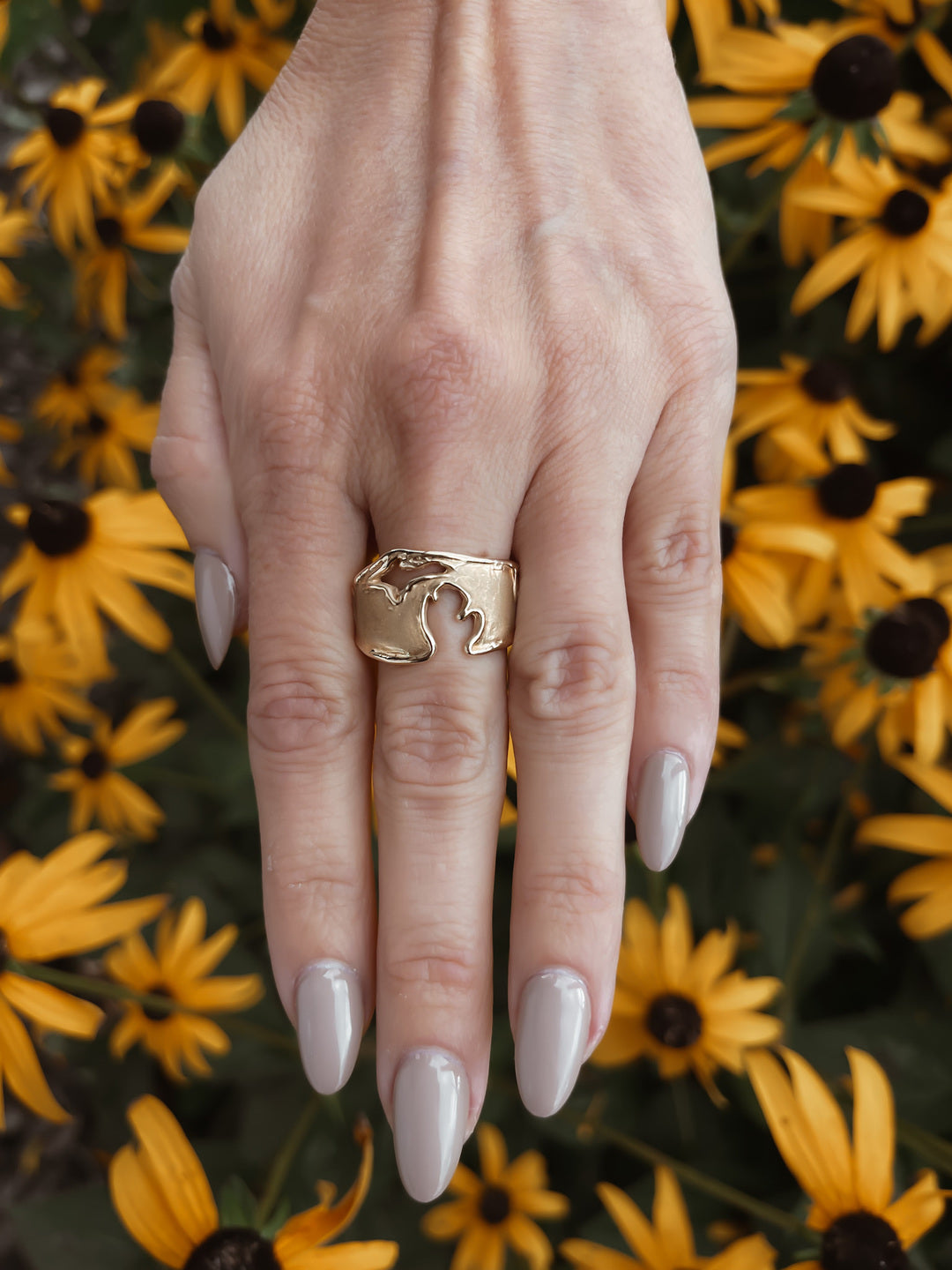 Rustic Michigan Coastline Ring in Yellow Gold