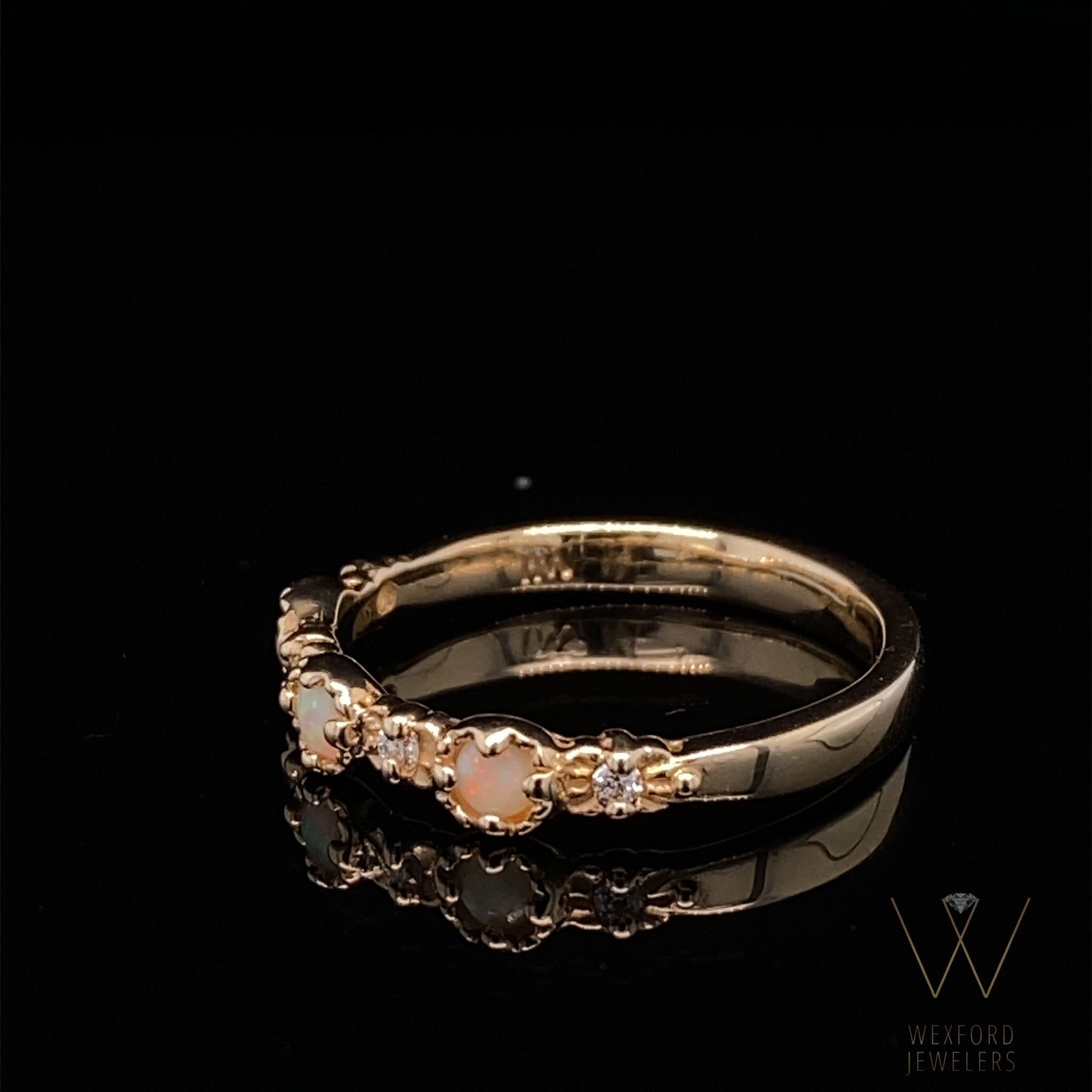 Yellow Gold Opal & Dia Treasure band