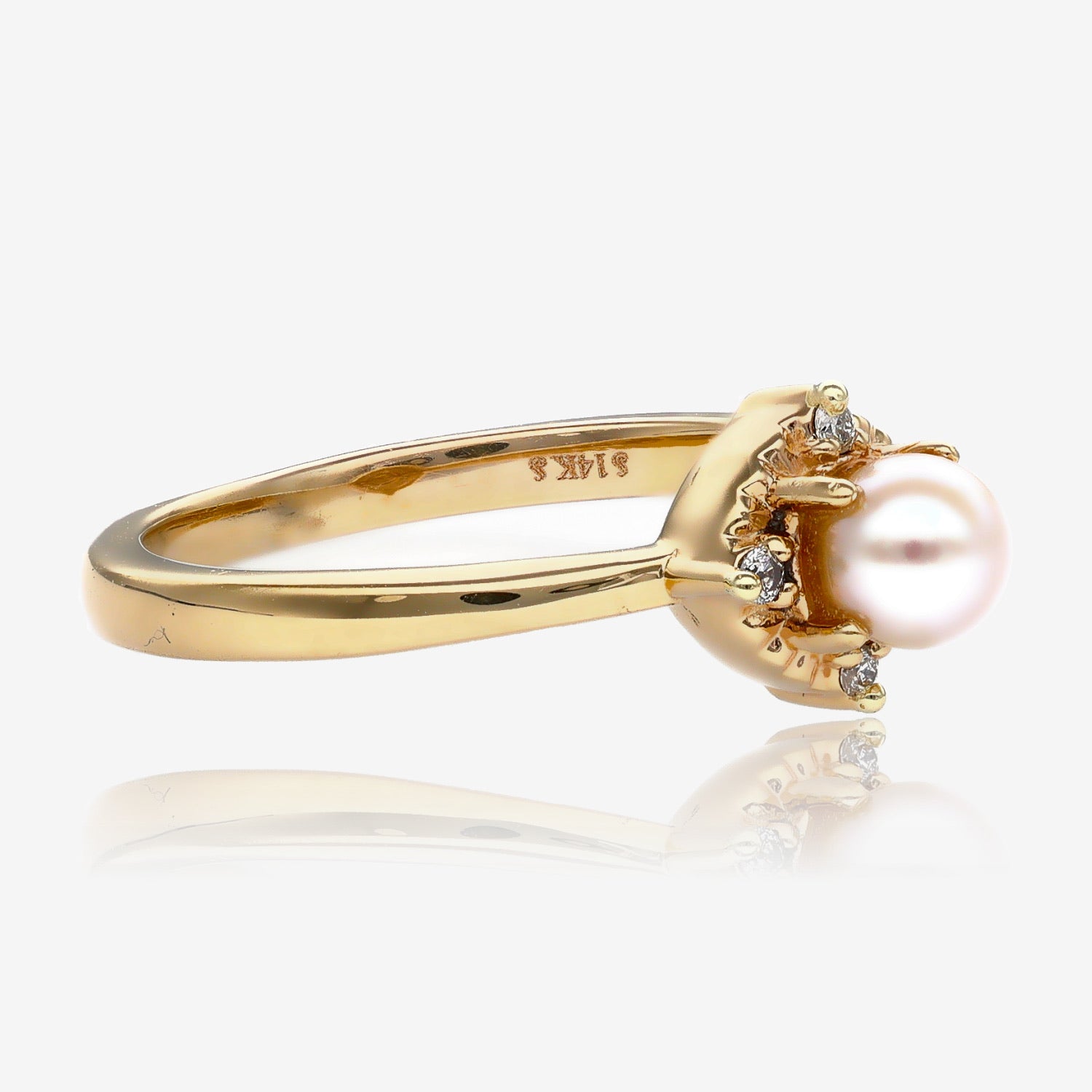 Pearl Brilliance Diamond Halo Ring Yellow Gold