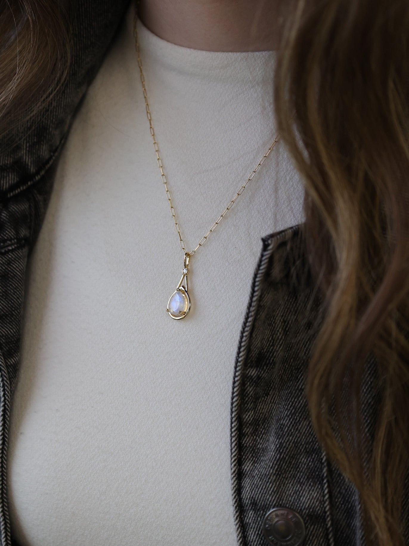 Raindrop Moonstone Pendant in Yellow Gold