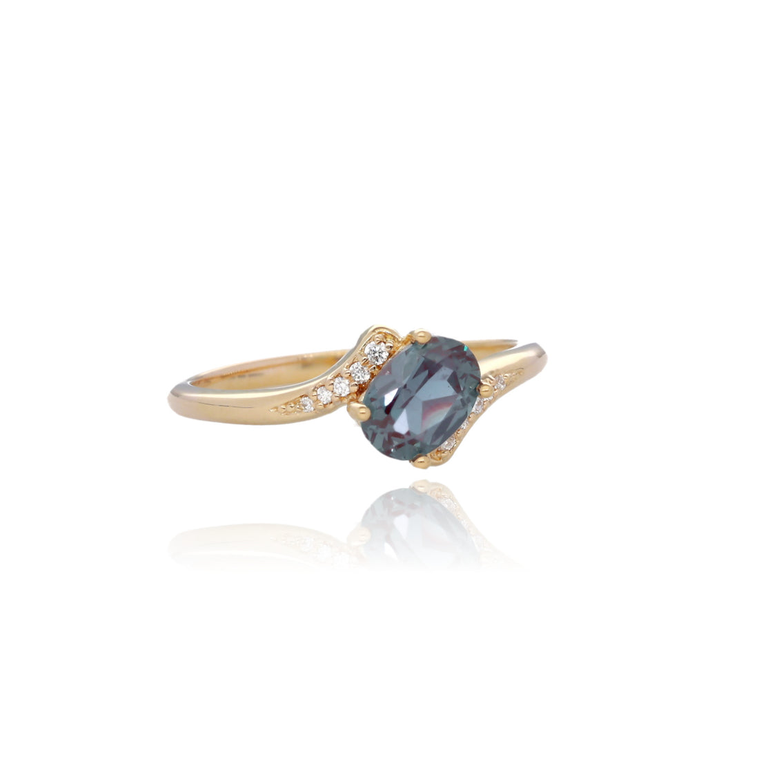 Classical Curve Alexandrite Ring in Yellow Gold
