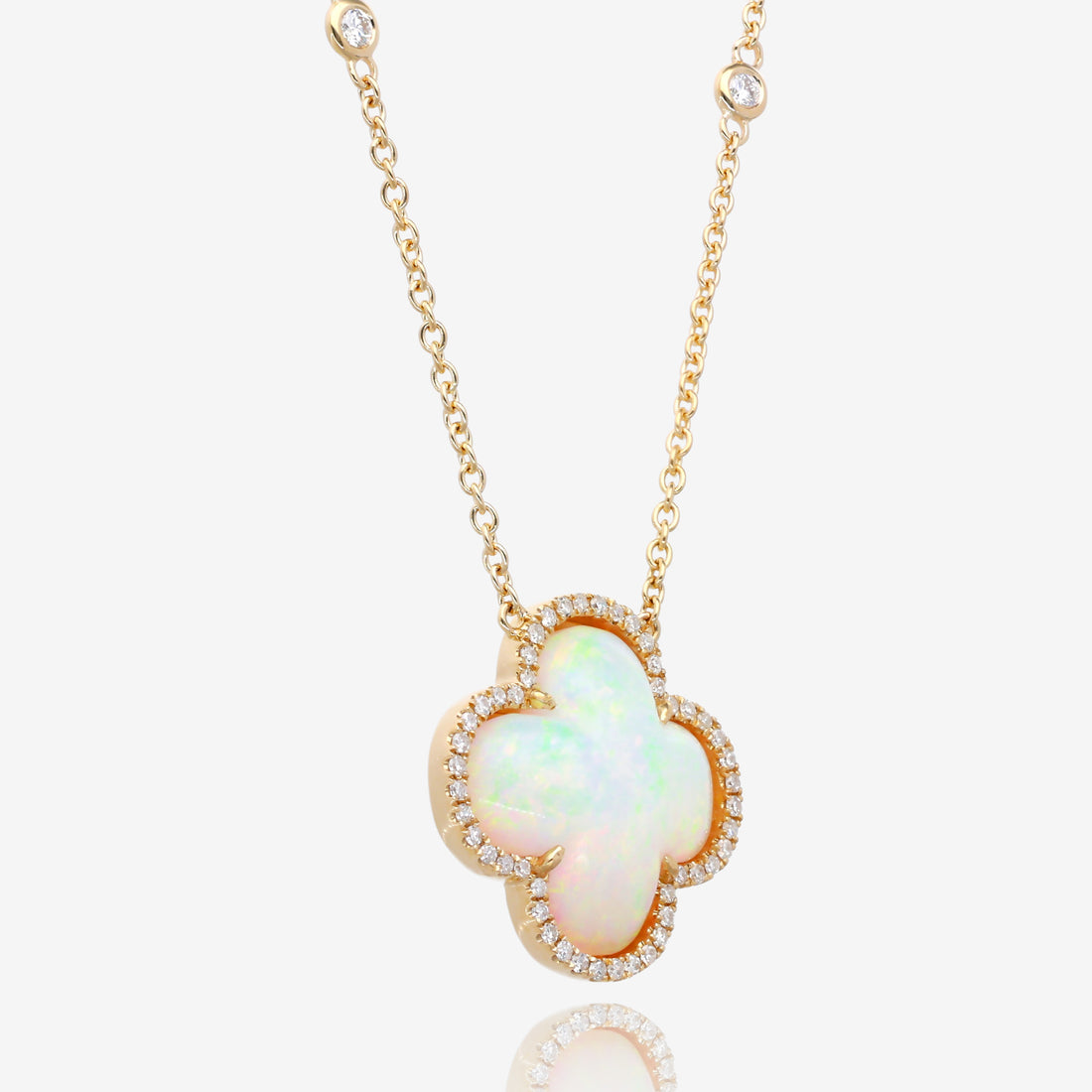 Opal Clover Radiance Pendant in Yellow Gold