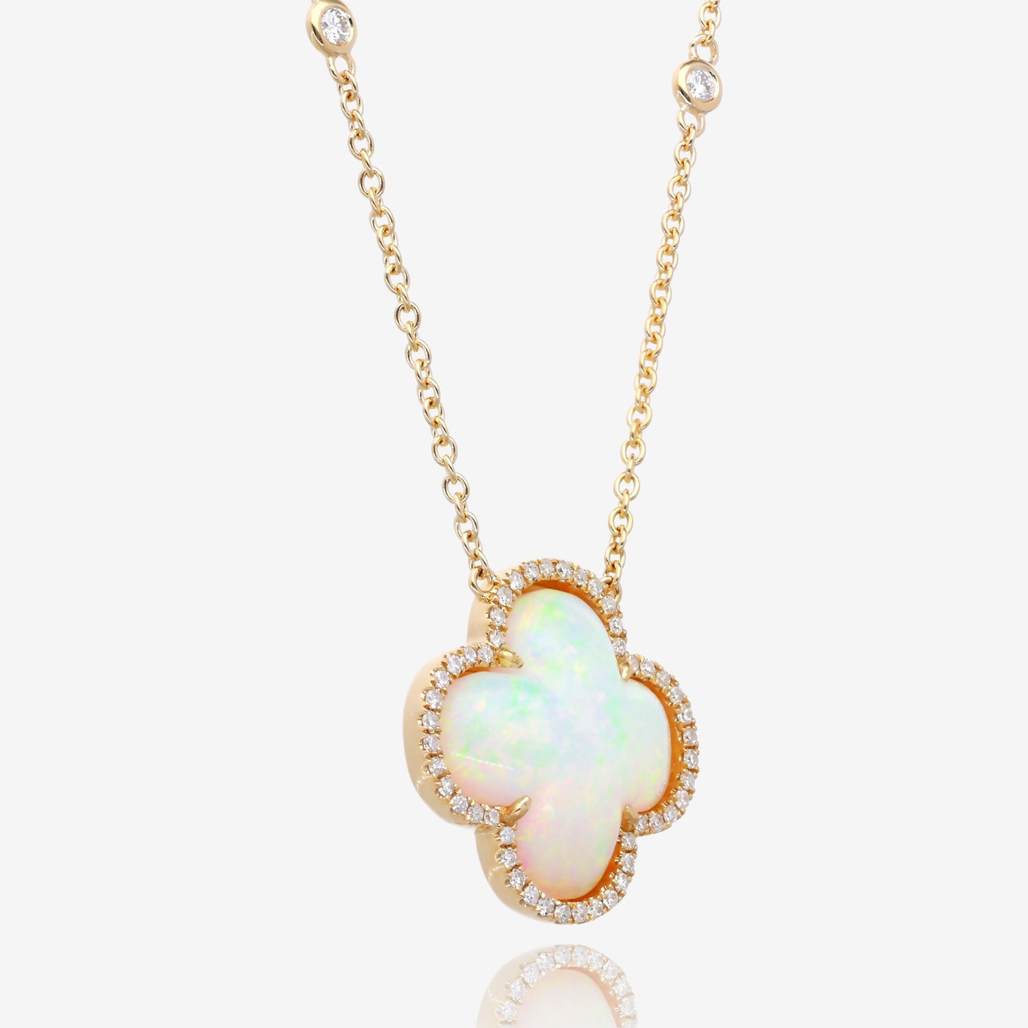 Opal Clover Radiance Pendant in Yellow Gold