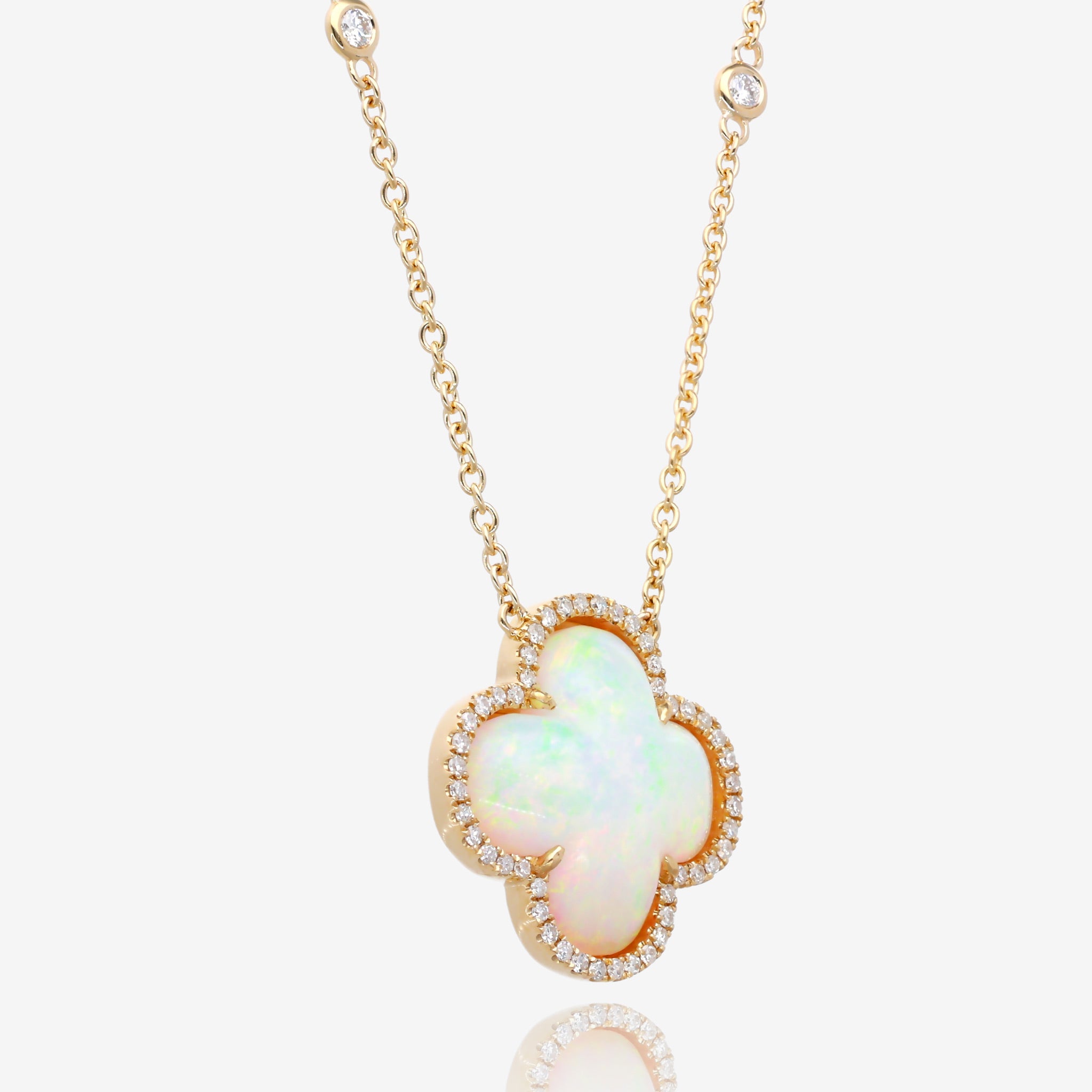 Opal Clover Radiance Pendant in Yellow Gold