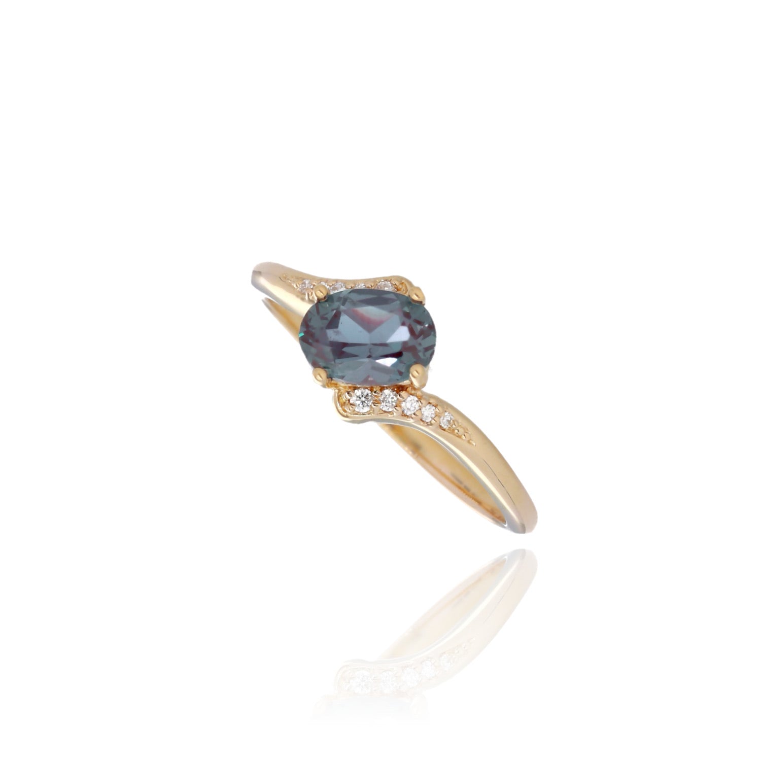 Classical Curve Alexandrite Ring in Yellow Gold