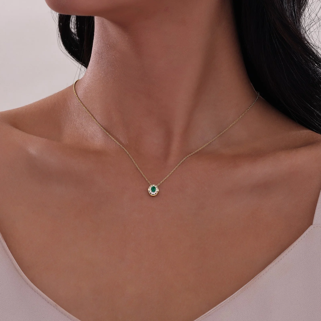 Elegant Oval Emerald Green Necklace