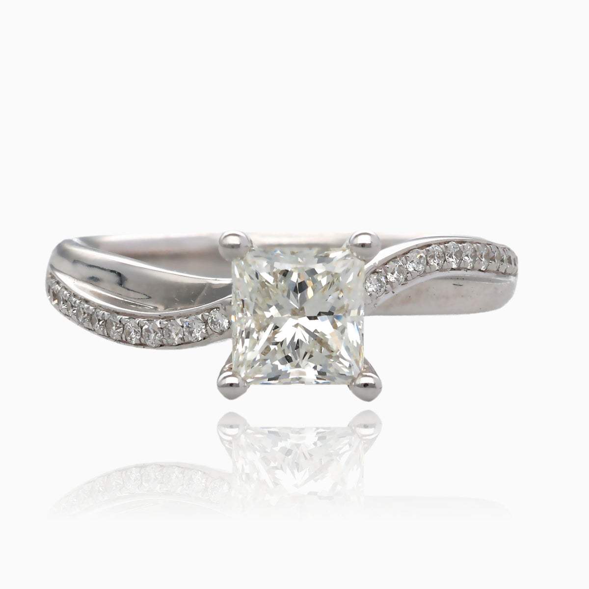 Brilliant Twist 1ct Princess Cut Wedding Ring