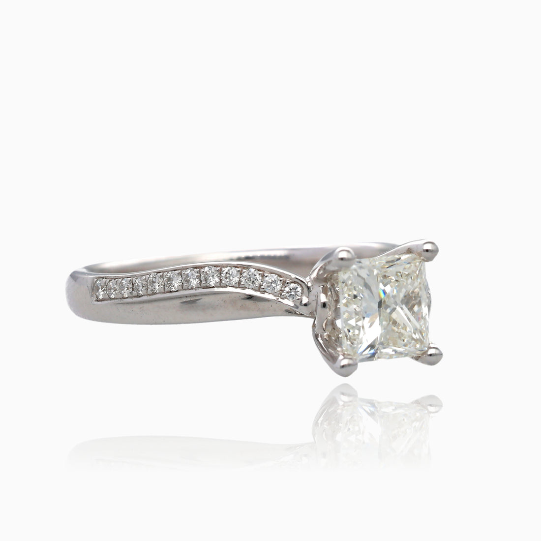 Brilliant Twist 1ct Princess Cut Wedding Ring
