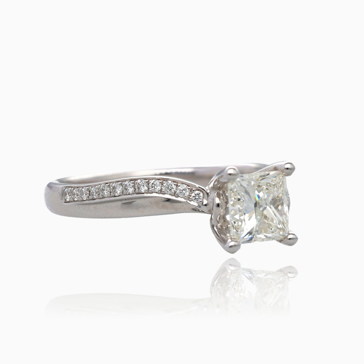 Brilliant Twist 1ct Princess Cut Wedding Ring