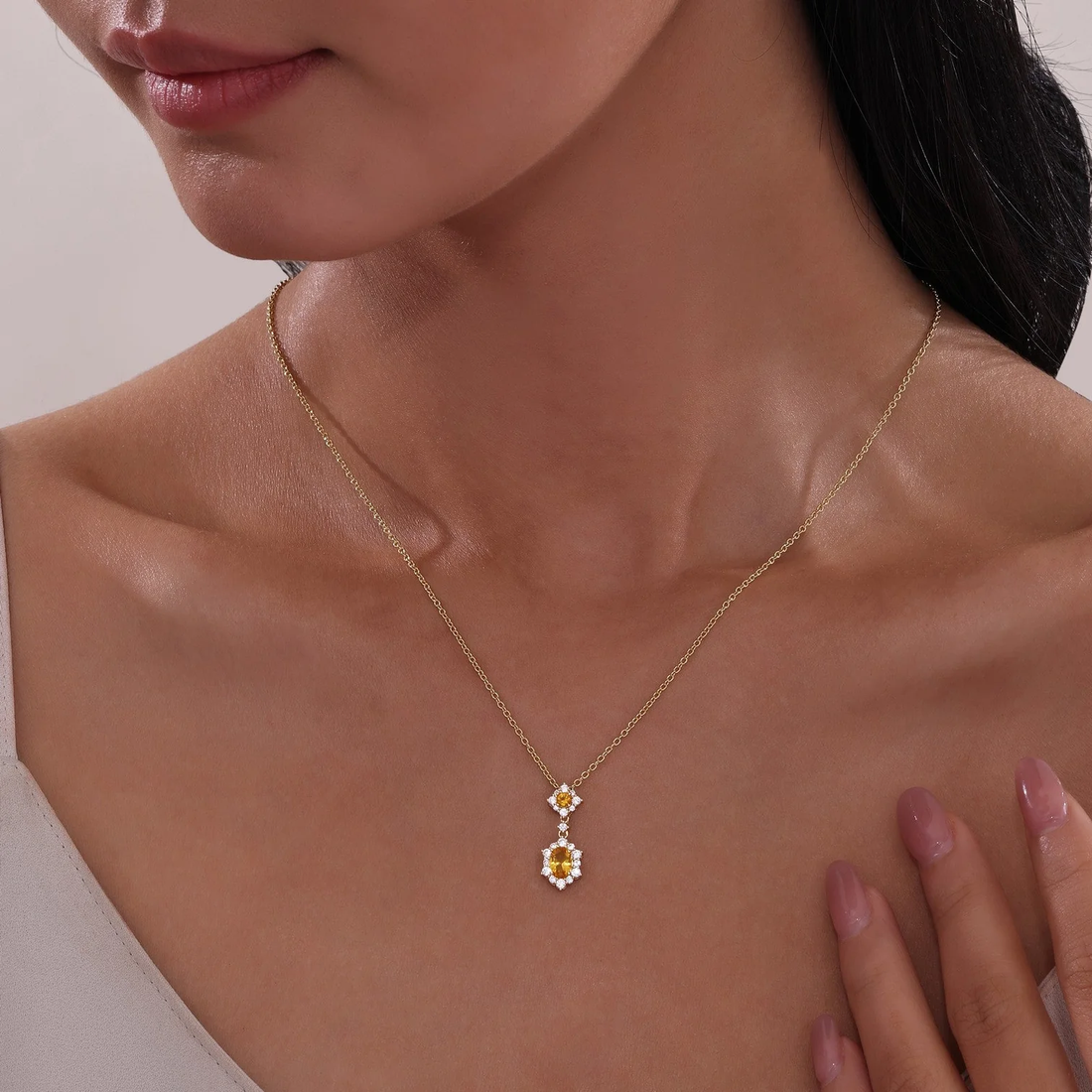 Elegant Golden Glow Halo Necklace