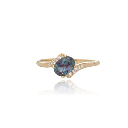 Classical Curve Alexandrite Ring in Yellow Gold
