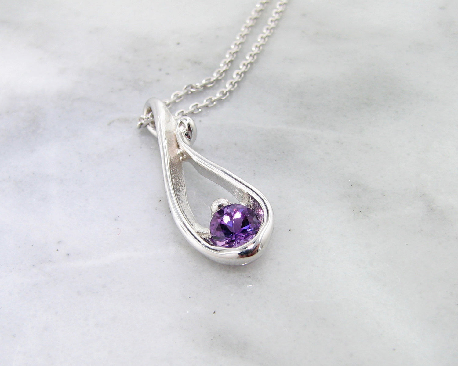 Sterling Silver
4.5mm Amethyst