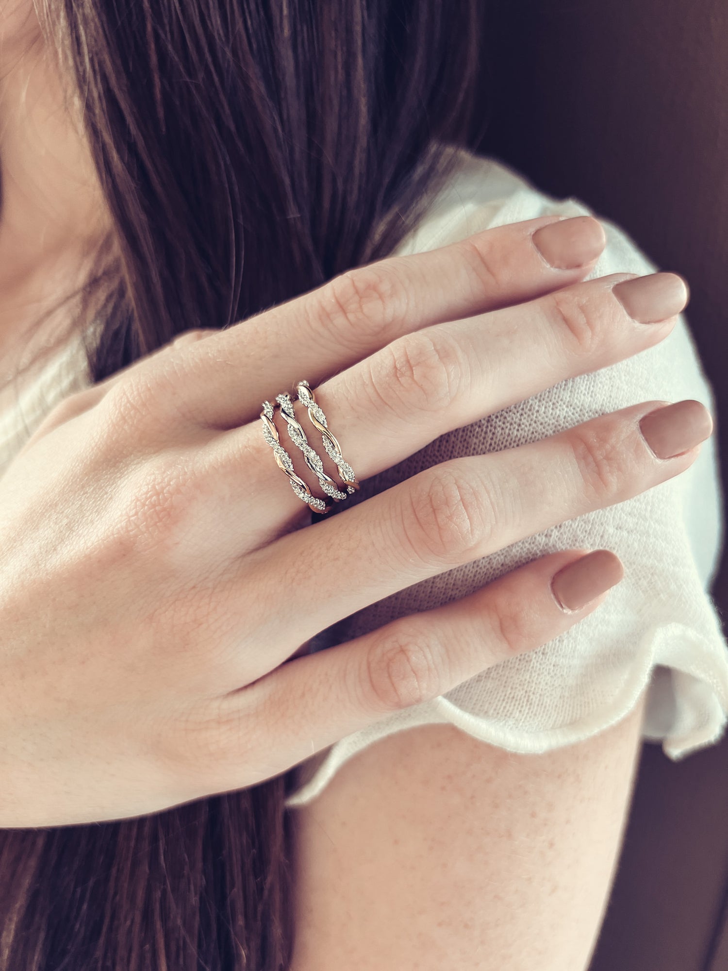 Shining Twist White Gold Diamond Ring