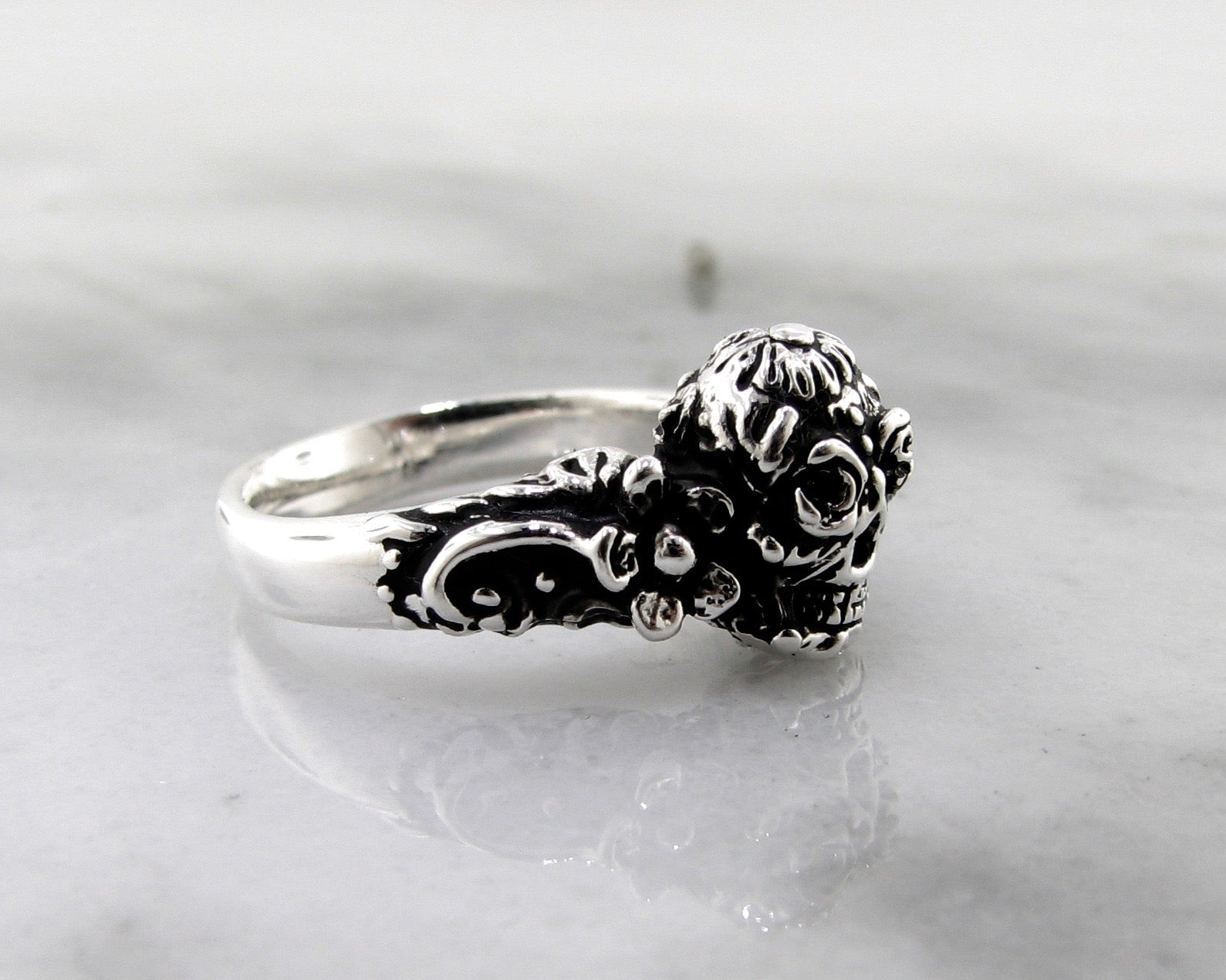 Calavera Sugar Skull Daisy Silver Ring