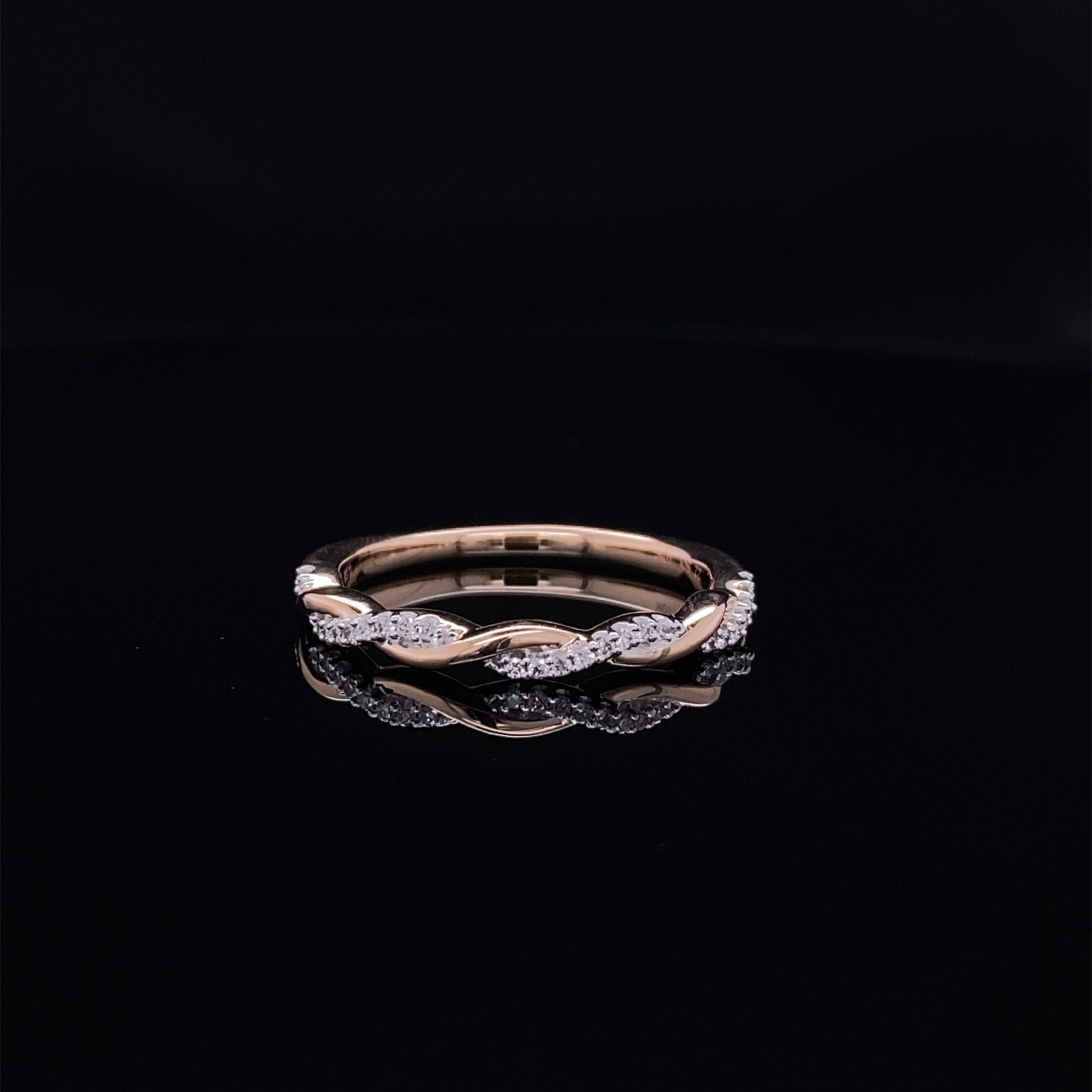 Shining Twist White Gold Diamond Ring