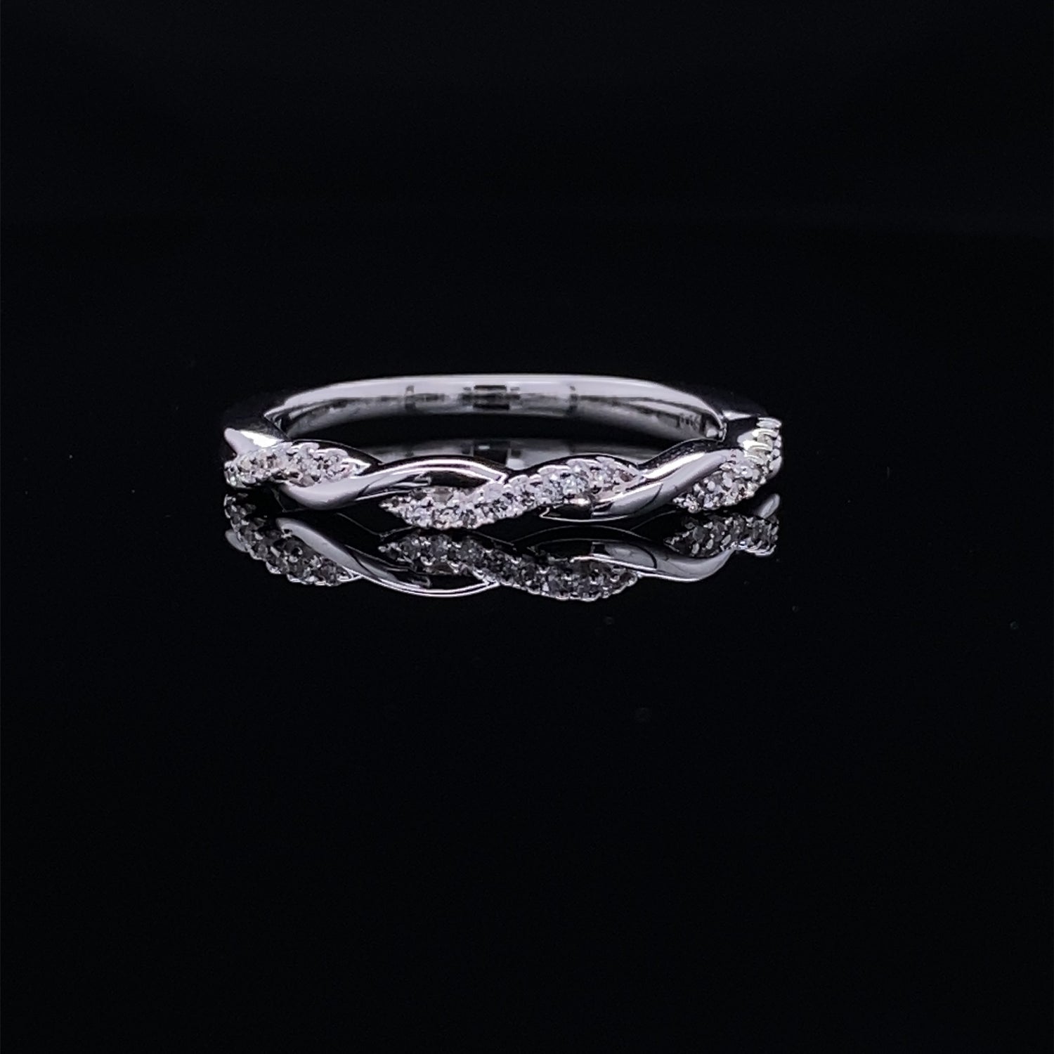 Shining Twist White Gold Diamond Ring