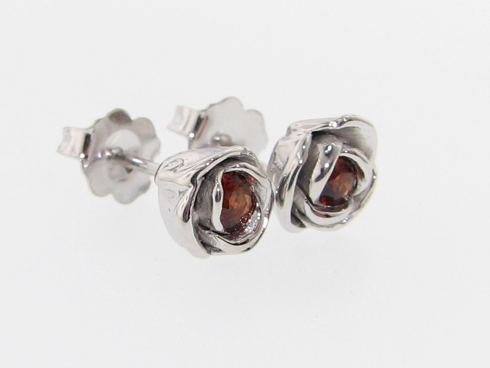 Sterling Silver
3mm Garnets