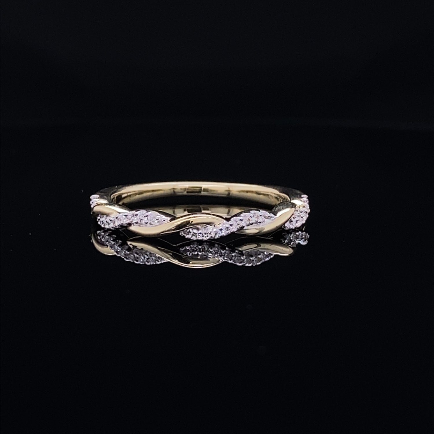 Shining Twist White Gold Diamond Ring