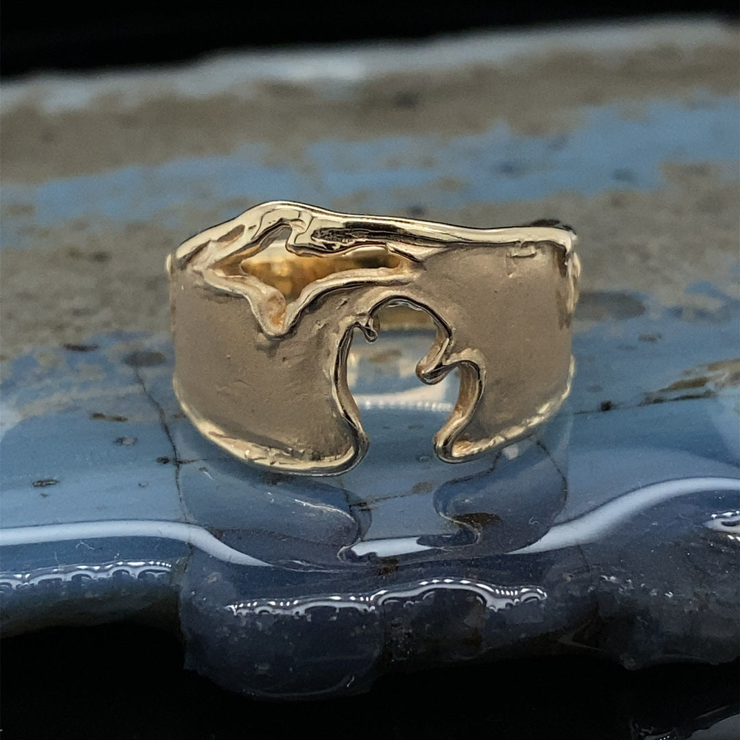 Rustic Michigan Coastline Ring in Yellow Gold