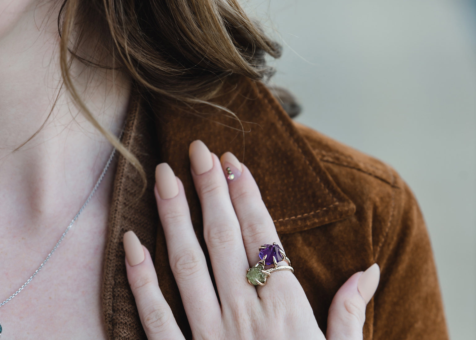 raw-gem-purple-engagement-amethyst-yellow-gold-slender-ring