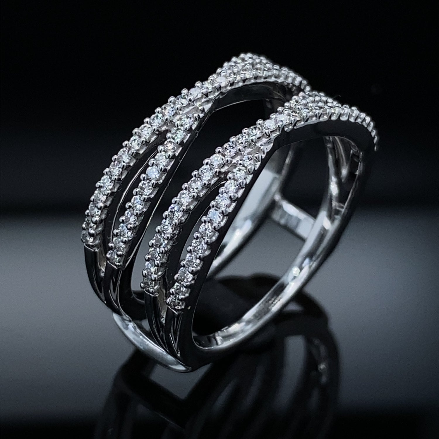 Hugs X Criss-cross Diamond Ring Enhancer