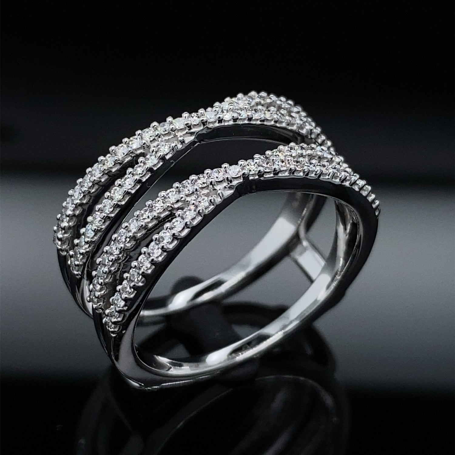 Hugs X Criss-cross Diamond Ring Enhancer