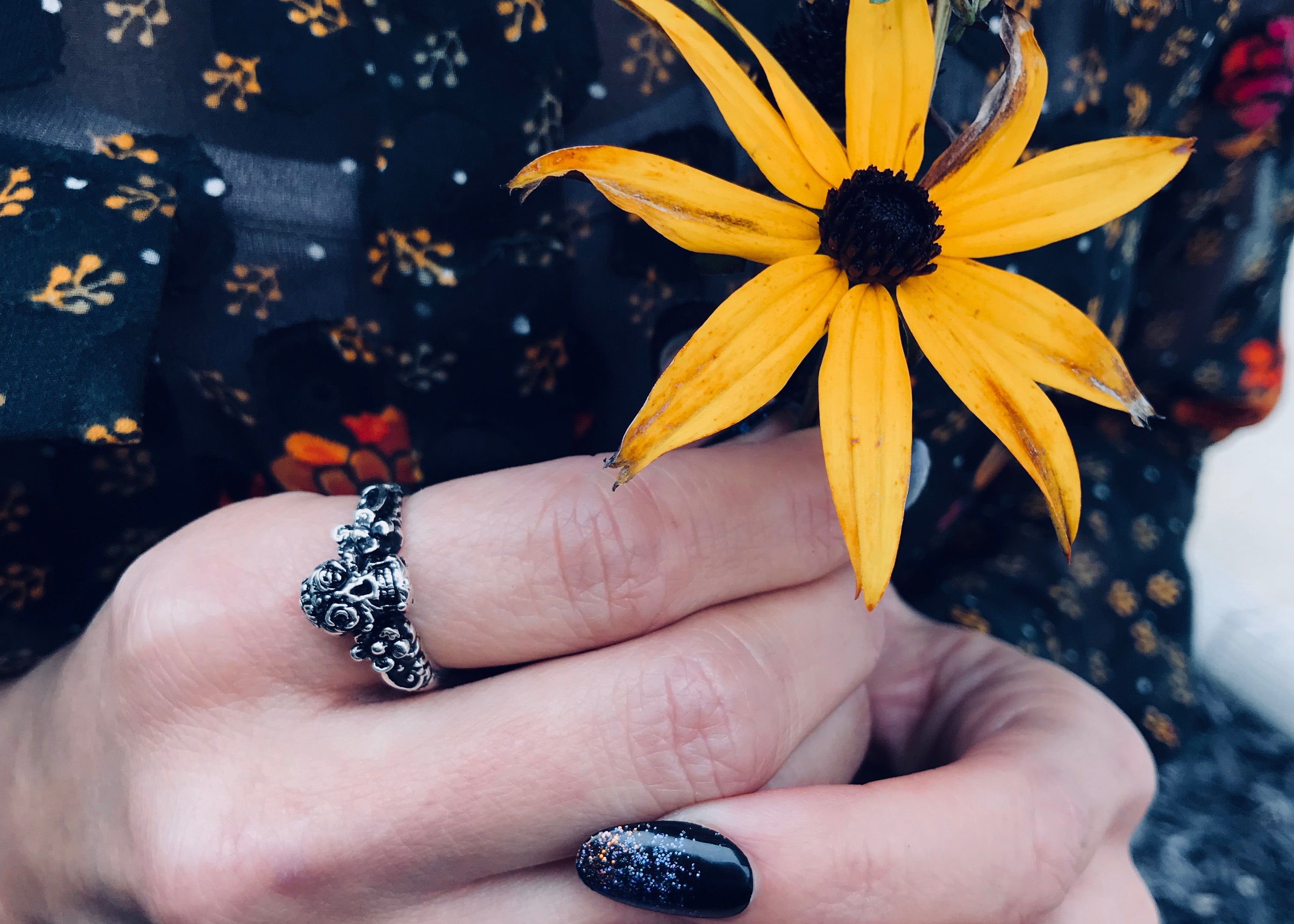 Calavera Sugar Skull Daisy Silver Ring